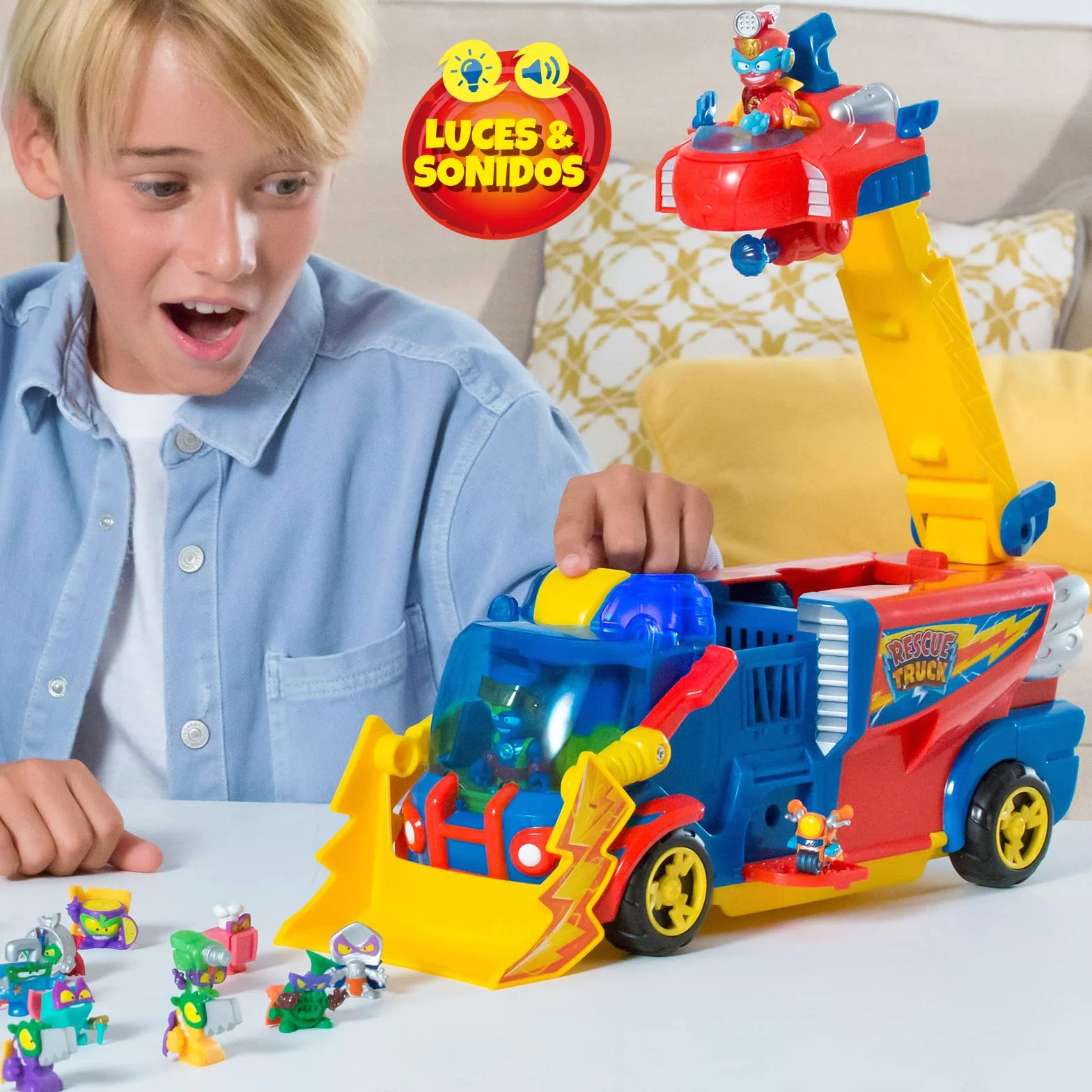 SUPERTHINGS Rescue Truck - Ciężarówka ratunkowa z wysuwaną drabiną i odłączanym statkiem ratowniczym.