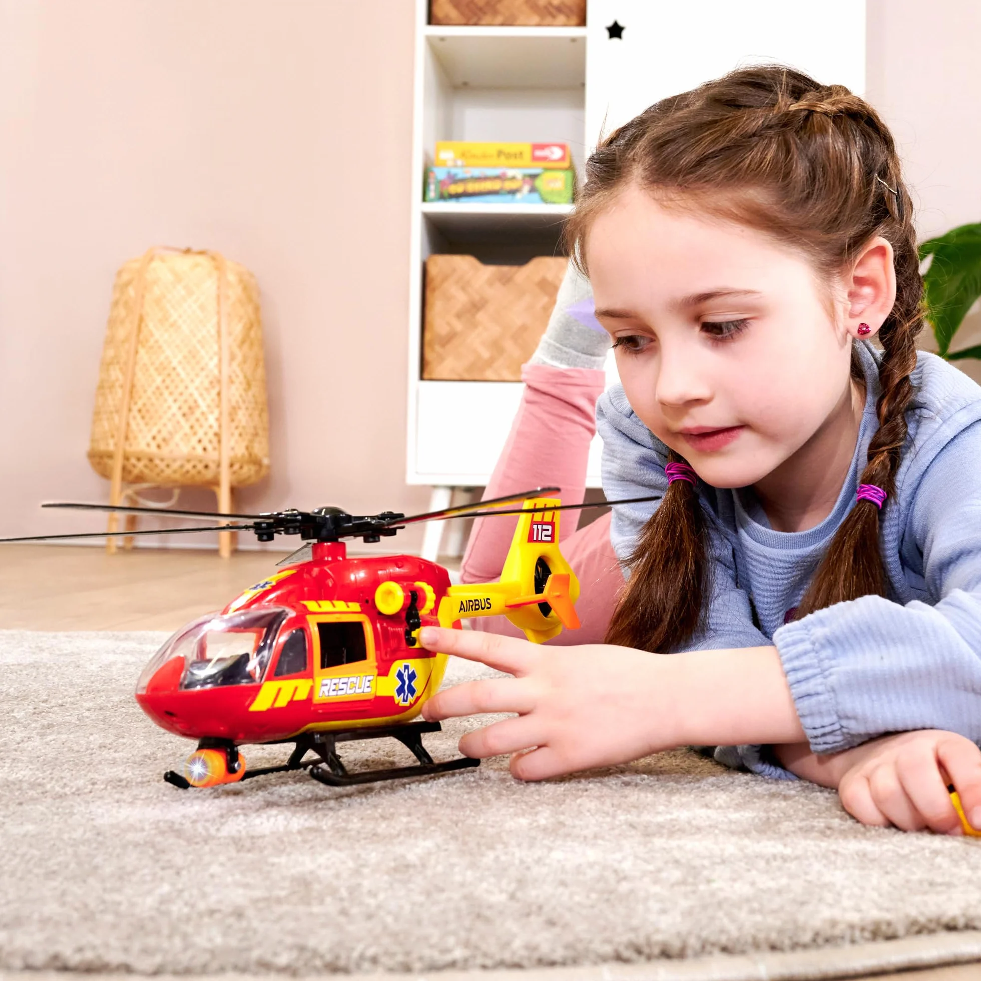 Dickie Toys - Helikopter ratowniczy Airbus H145 (36 cm) - Zabawkowy helikopter ze śmigiełką do wciągania i oświetleniem, dźwiękiem i akcesoriami – zabawka dla dzieci od 3 lat