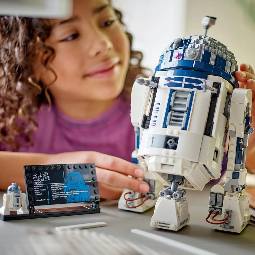 LEGO Star Wars R2-D2, Figurka do Zbudowania dla 10-latka, Model Droida z Gwiezdnych Wojen dla Dzieci z Minifigurką Dartha Maleka, Dekoracja Pokoju Dziecięcego, Prezent dla Chłopca i Dziewczynki, 75379