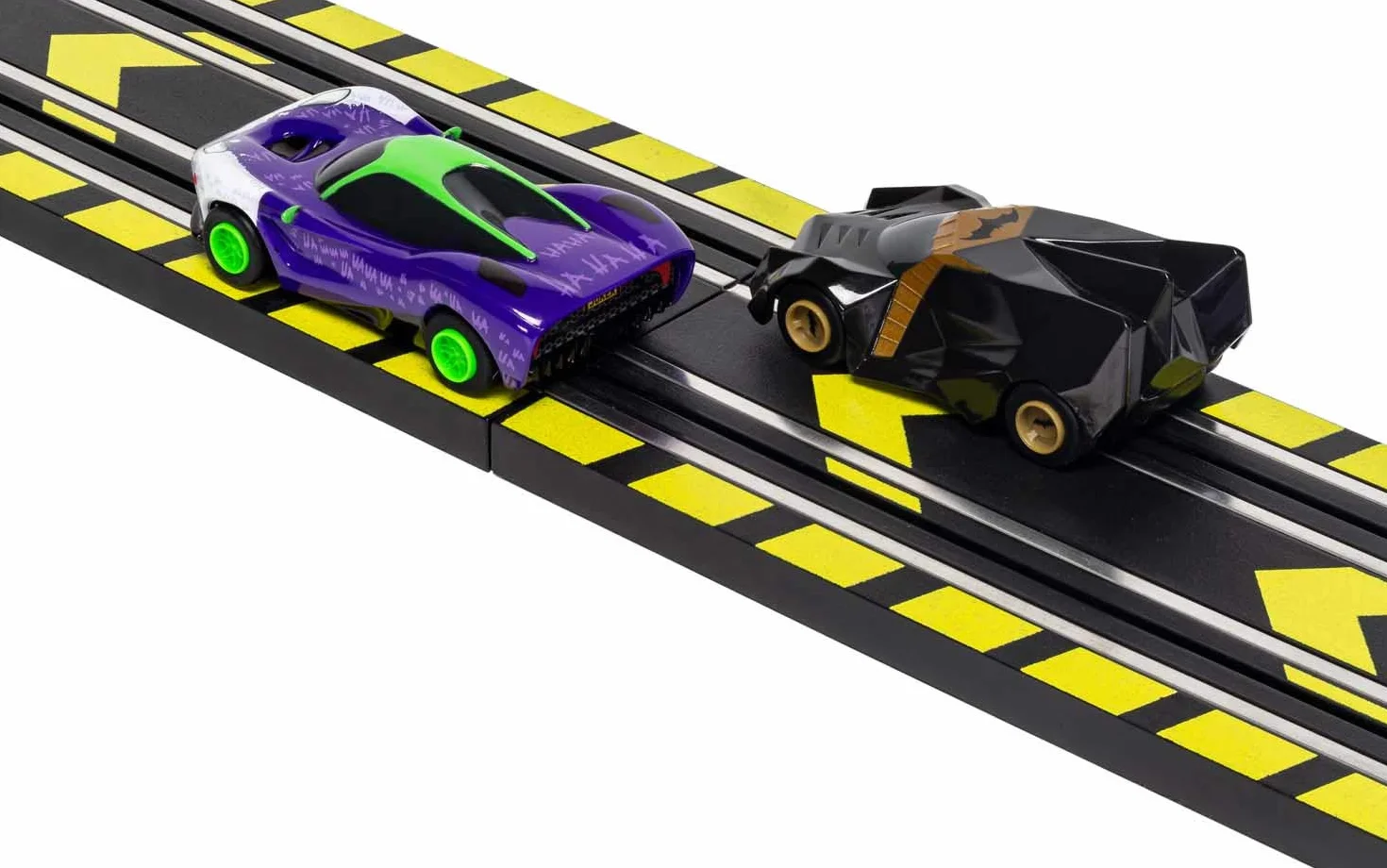 Micro Scalextric Zestawy torów wyścigowych dla dzieci w wieku od 4 lat - Batman vs Joker Track Builder, zestaw konstrukcyjny, tor samochodowy zasilany bateriami, samochody slotowe, pojazdy do zabawy