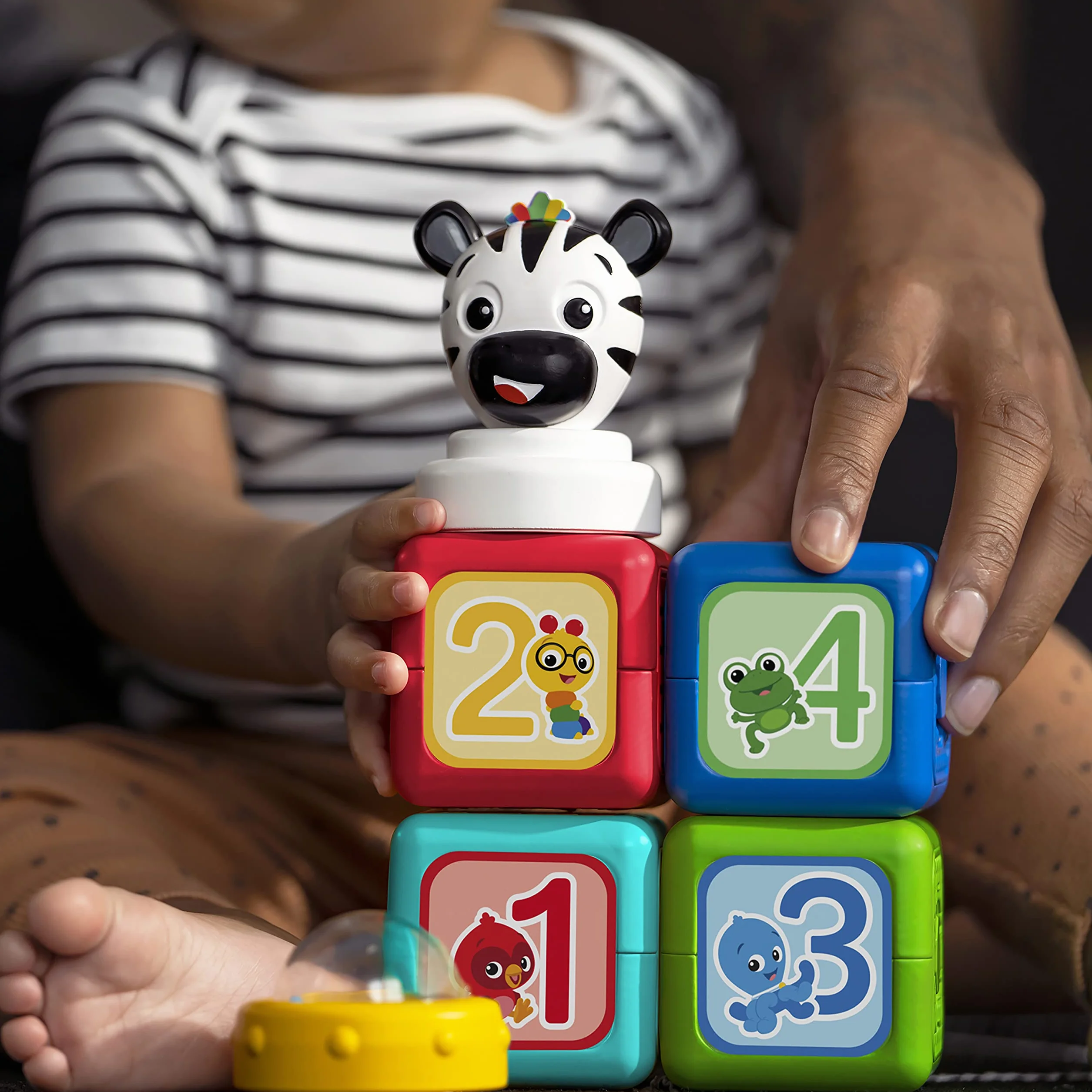 Baby Einstein Connectables Add & Stack Montessori magnetyczne bloki aktywności, w wieku od 6 miesięcy (6 sztuk), wielokolorowe, 16657