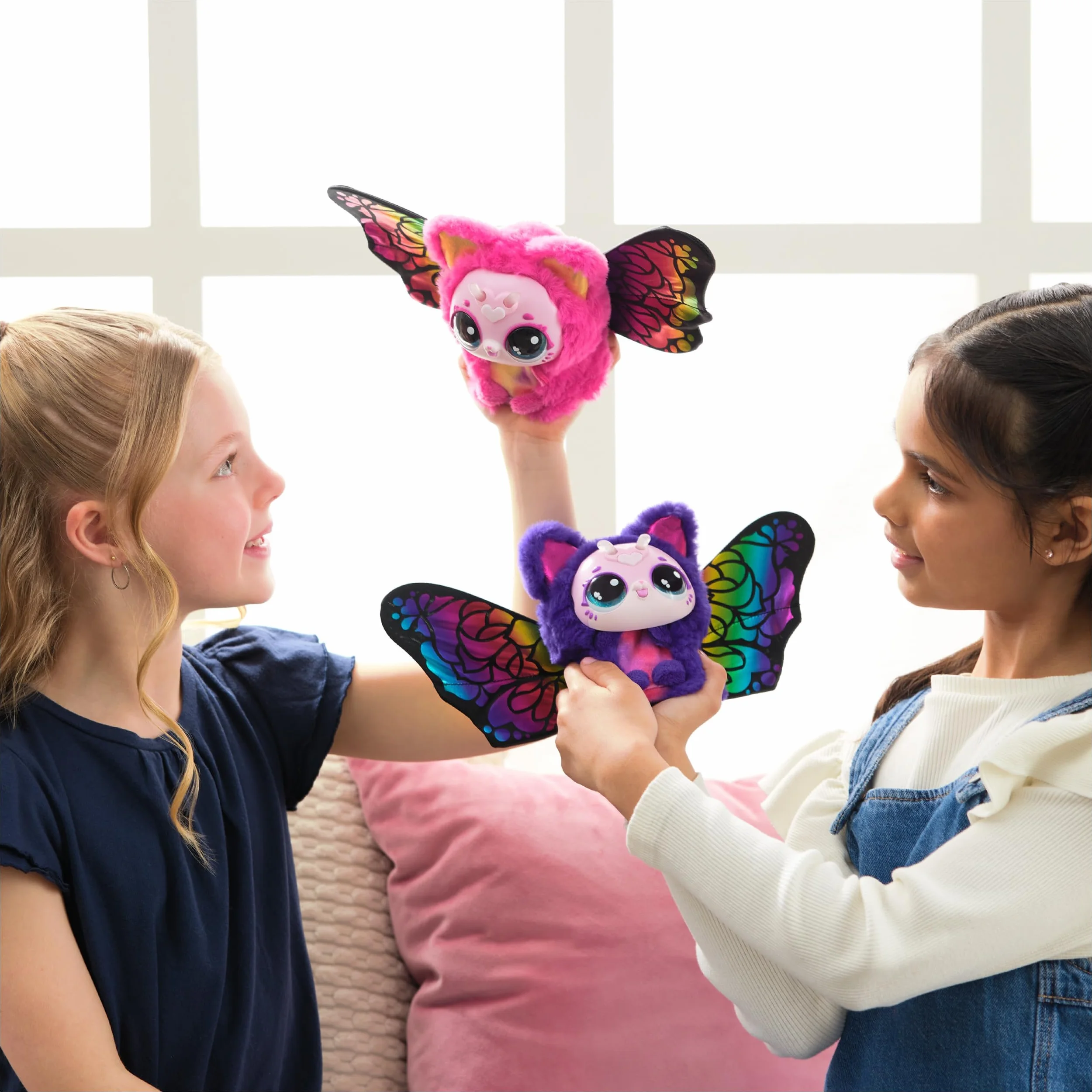 Hatchimals Bloomables Kittyfly, interaktywna zabawka z niespodzianką, podwójna transformacja i ponad 100 dźwięków i reakcji, dla dzieci od 4 lat