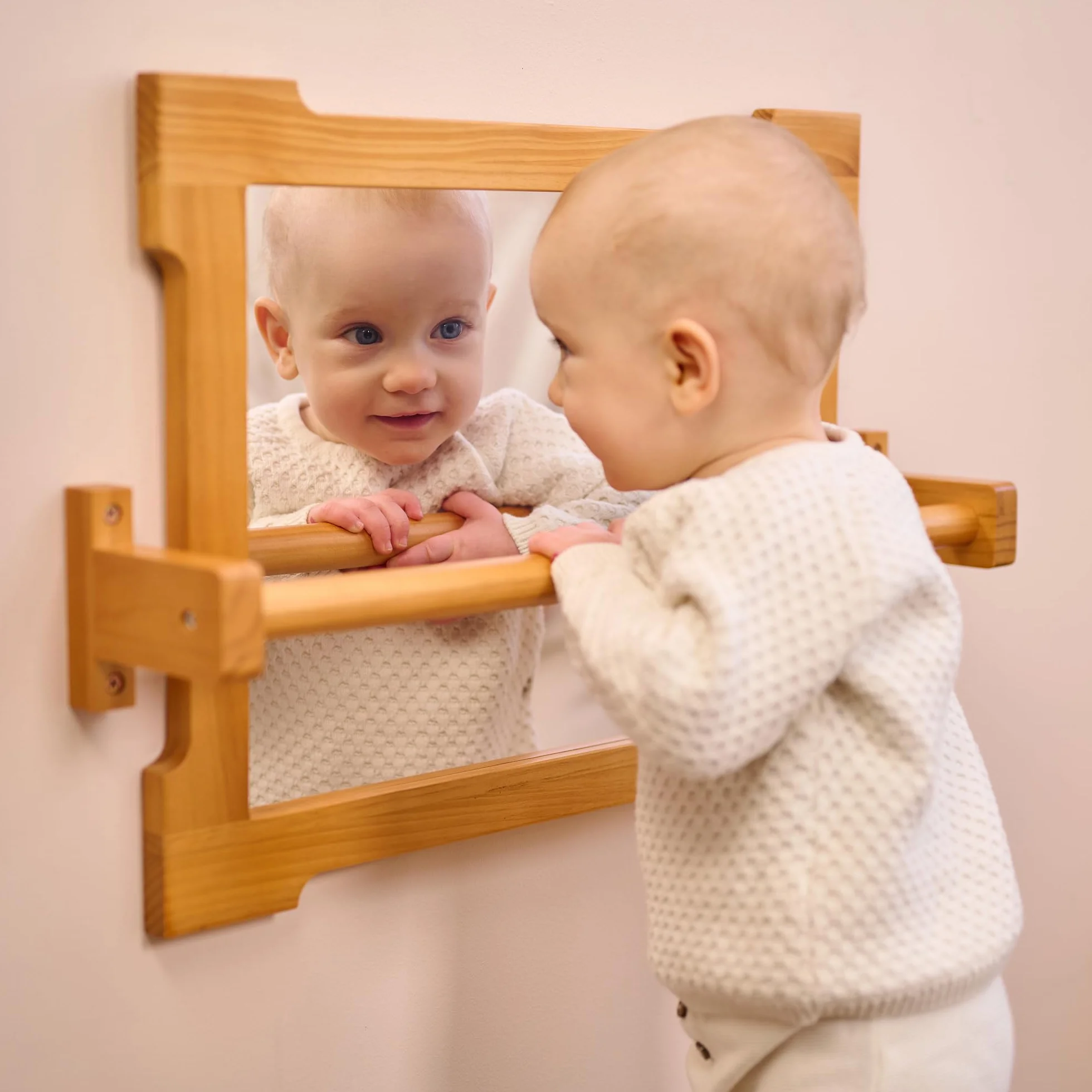 ODOXIA Montessori lustro z drążkiem dla małych dzieci | z uchwytem do stania i chodzenia | drewniana rama do motoryki i rozwoju | idealny pokój zabaw i sala lekcyjna | dla niemowląt