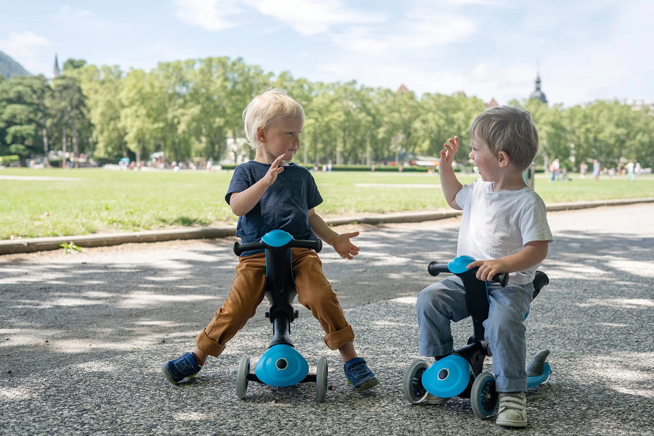 Globber GO•UP Deluxe 3-kołowa hulajnoga skalowalna z siedziskiem dla dzieci od 15 m+ do 6 lat