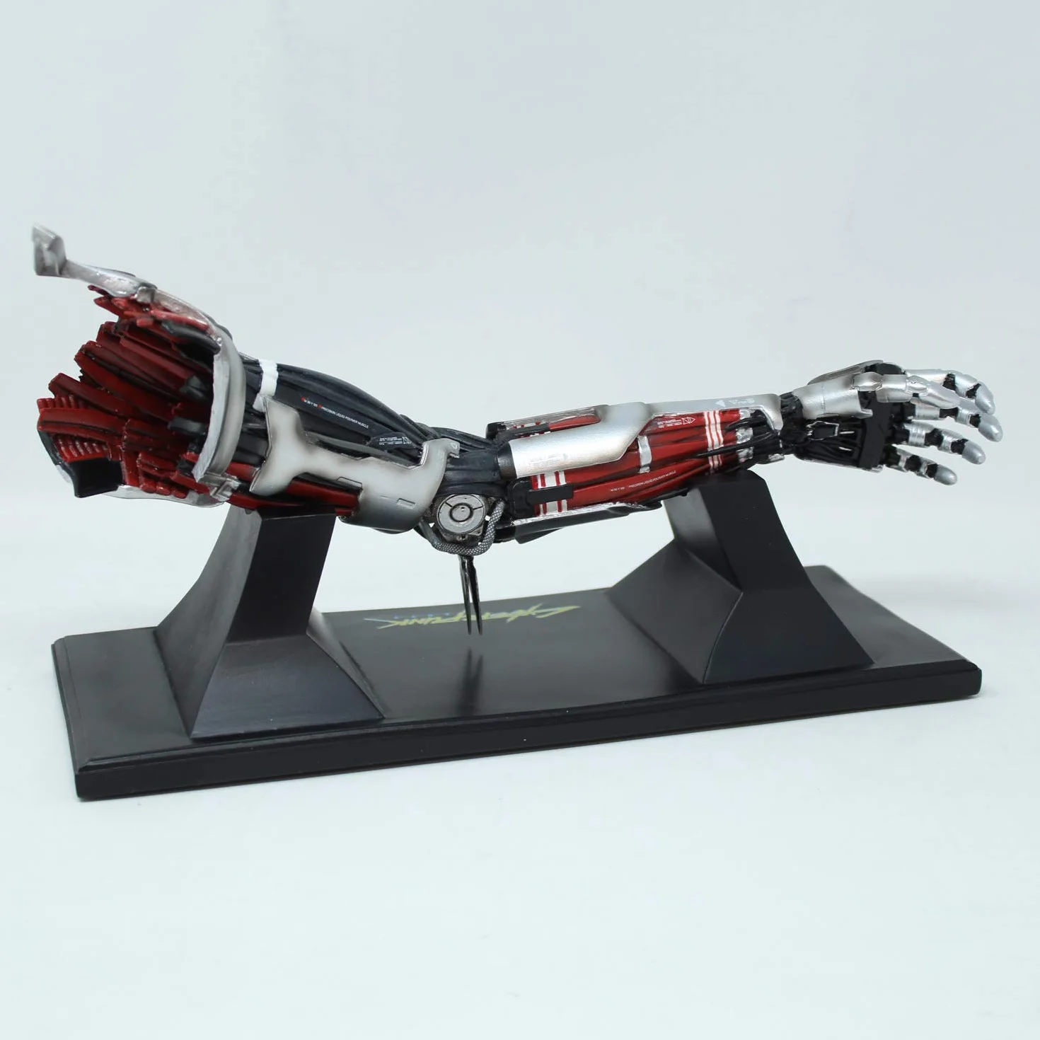 Ramię Johnny Silverhand Cyberpunk 2077 30 cm
