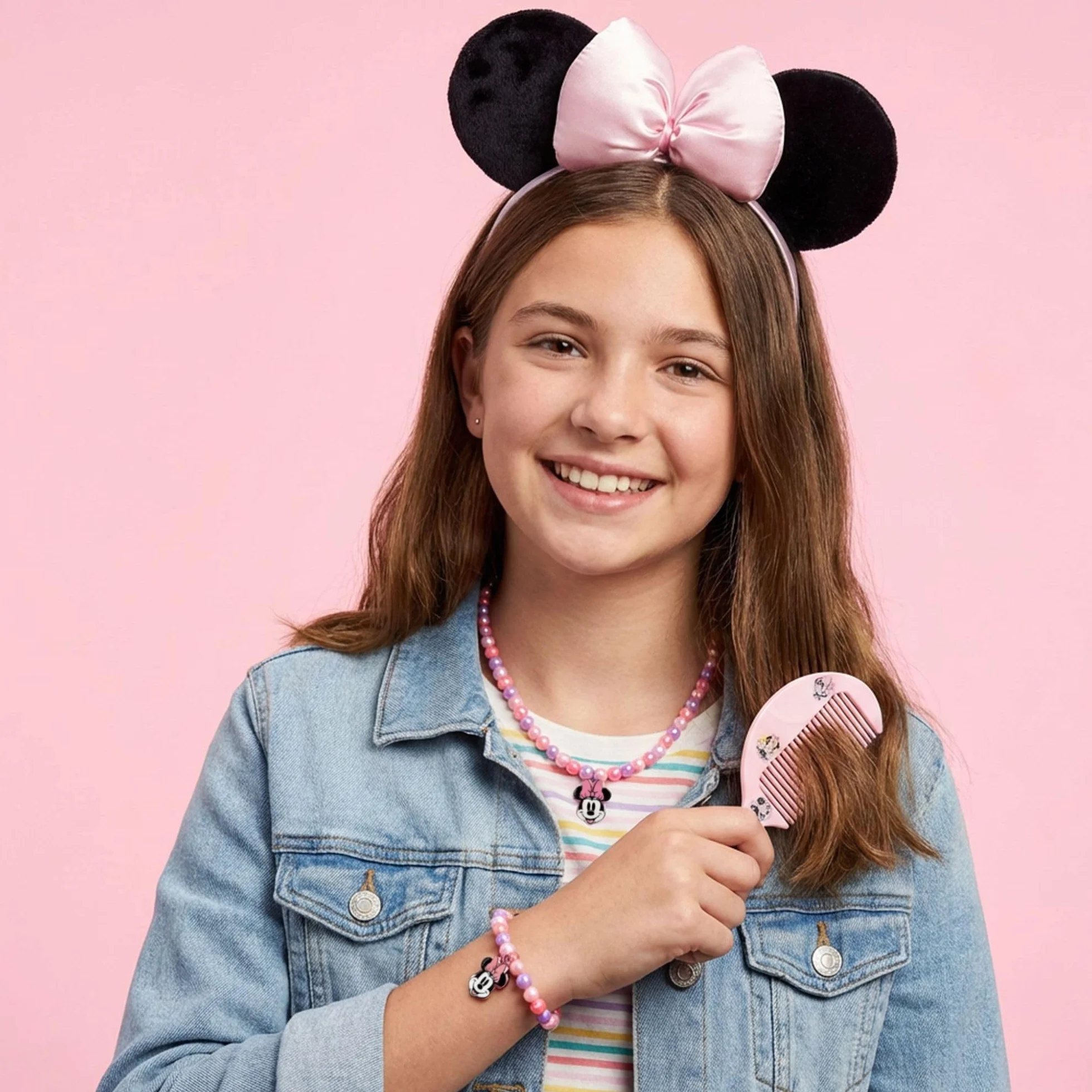 Zestaw urody Myszki Minnie - zawiera 1 tasiemkę do włosów, 10 opasek do włosów, 2 pęsety, 3 spinki do włosów, 2 pędzle, 1 opaskę, 1 naszyjnik, 1 bransoletkę i 1 pierścionek - oryginalny produkt