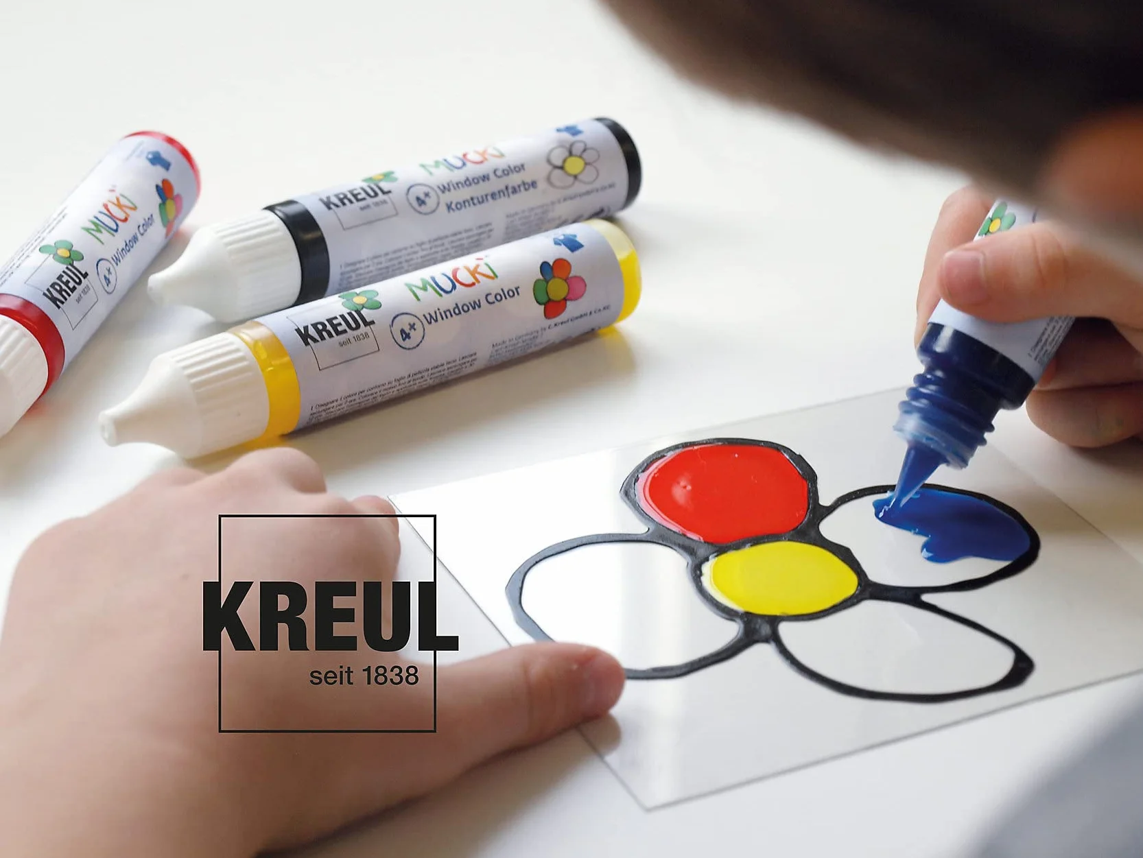 KREUL 24451 - Mucki Window Color Mały Świat Zwierząt - zestaw z 7 kredkami do kolorowania okien o pojemności 29 ml, plastikowymi kartami i szablonami, wegański, bezglutenowy, bez laktozy