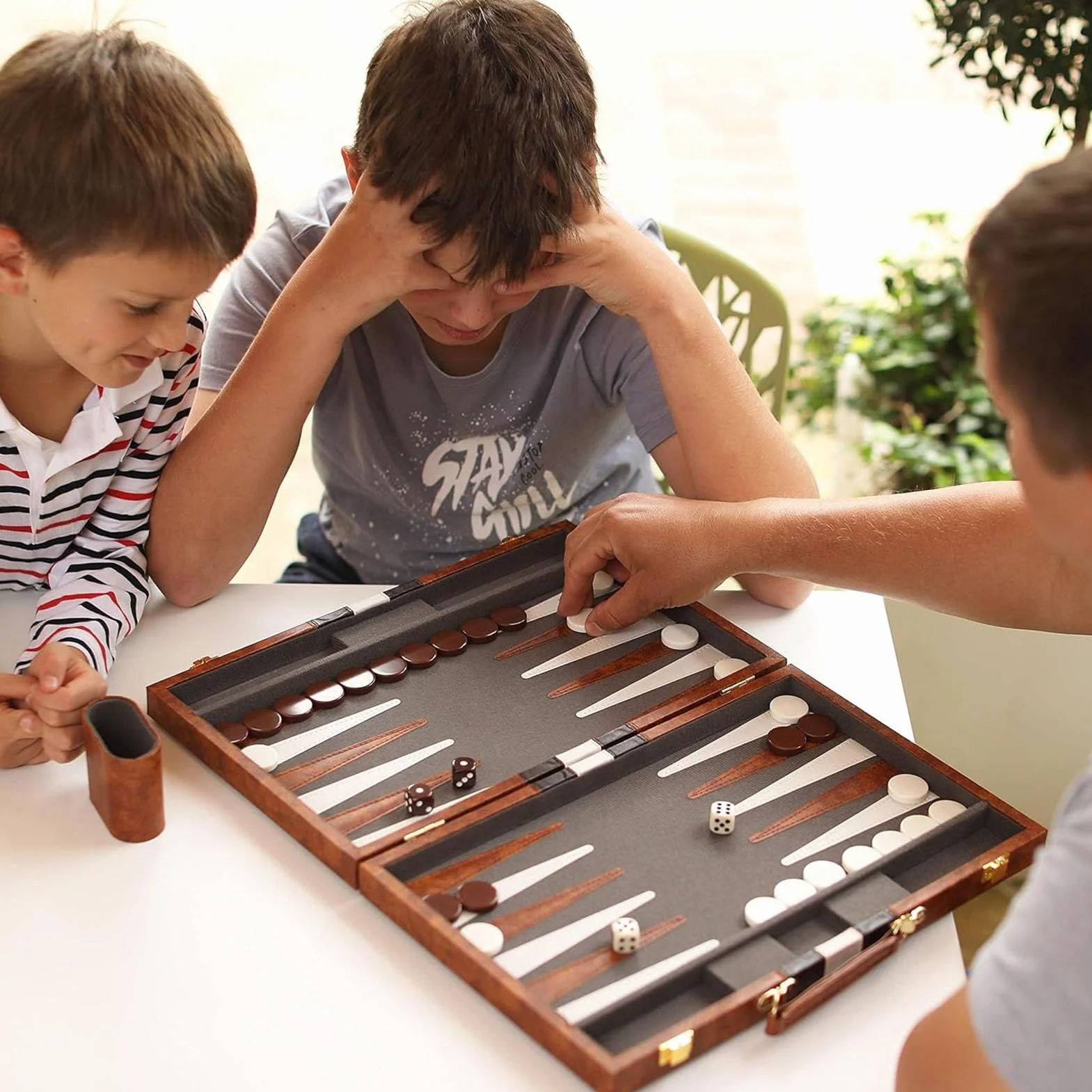 Backgammon drewniana walizka, dla 2 graczy, klasyczny zestaw podróżny do gry w backgammon z wysokiej jakości skórzanym pokrowcem, z kubkiem na kostkę, dla fanów kamperów i podróży