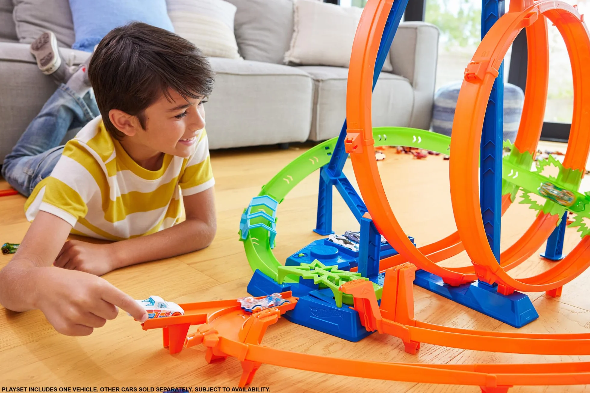 Hot Wheels - Epicka Pętla Kraks Zestaw z 5 strefami kraks, przyspieszaczem z napędem i 1 pojazdem Hot Wheels w skali 1:64, łatwe przechowywanie, HTP55
