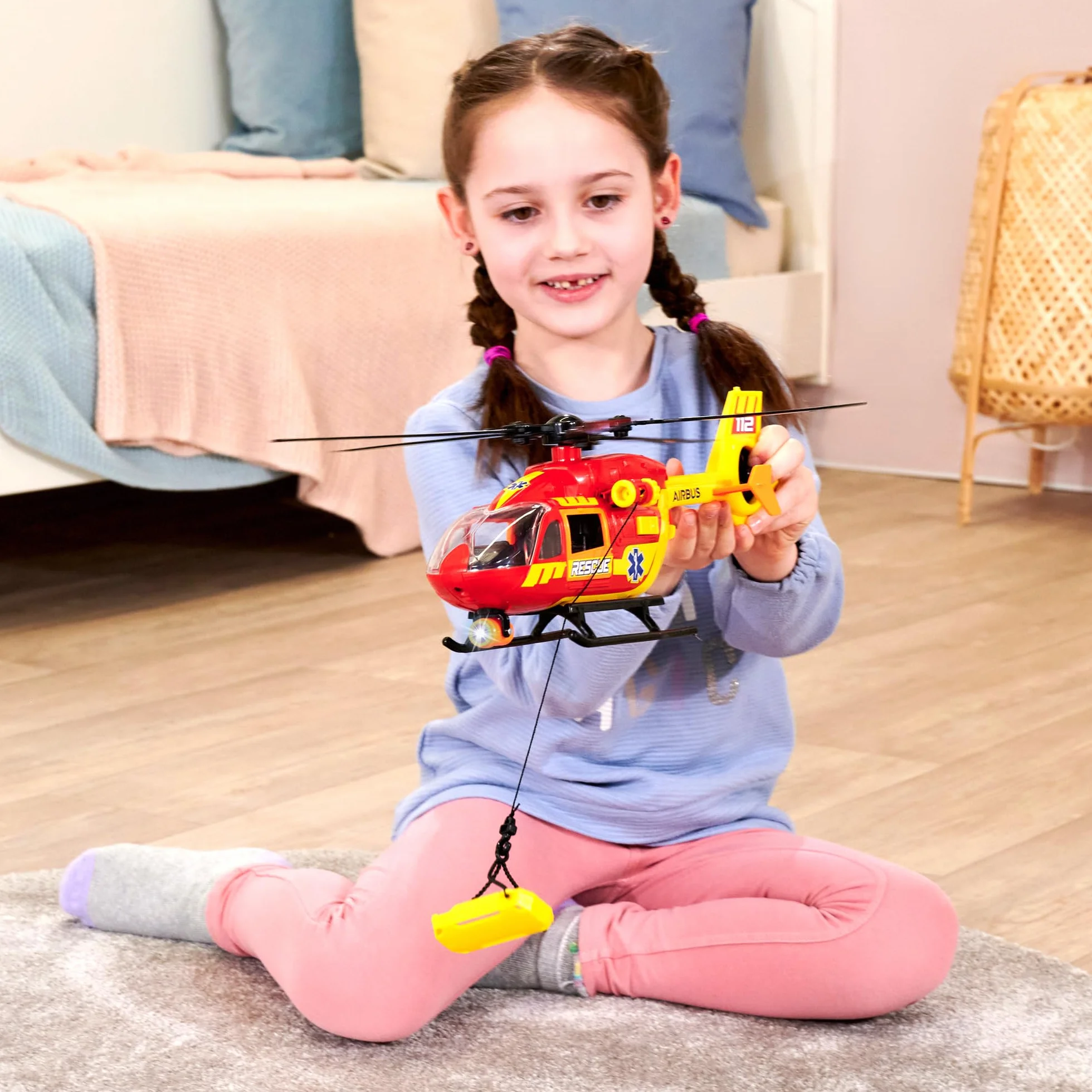 Dickie Toys - Helikopter ratowniczy Airbus H145 (36 cm) - Zabawkowy helikopter ze śmigiełką do wciągania i oświetleniem, dźwiękiem i akcesoriami – zabawka dla dzieci od 3 lat
