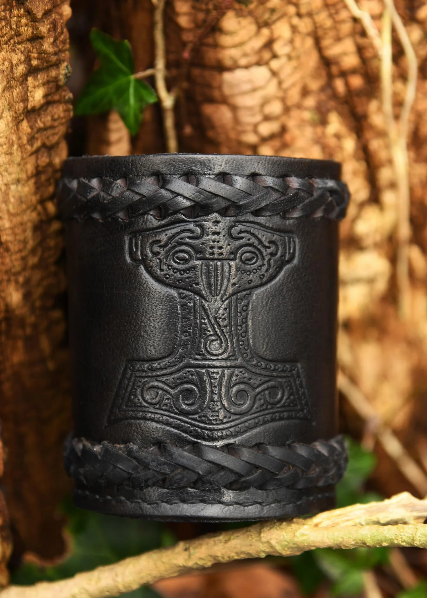 Ulfberth - Wysokiej jakości wikiński kubeczek do gry z motywem Mjölnir, prawdziwa skóra, średniowieczny kubek ze skóry, LARP, Reenactment (Czarny Młot Thora)