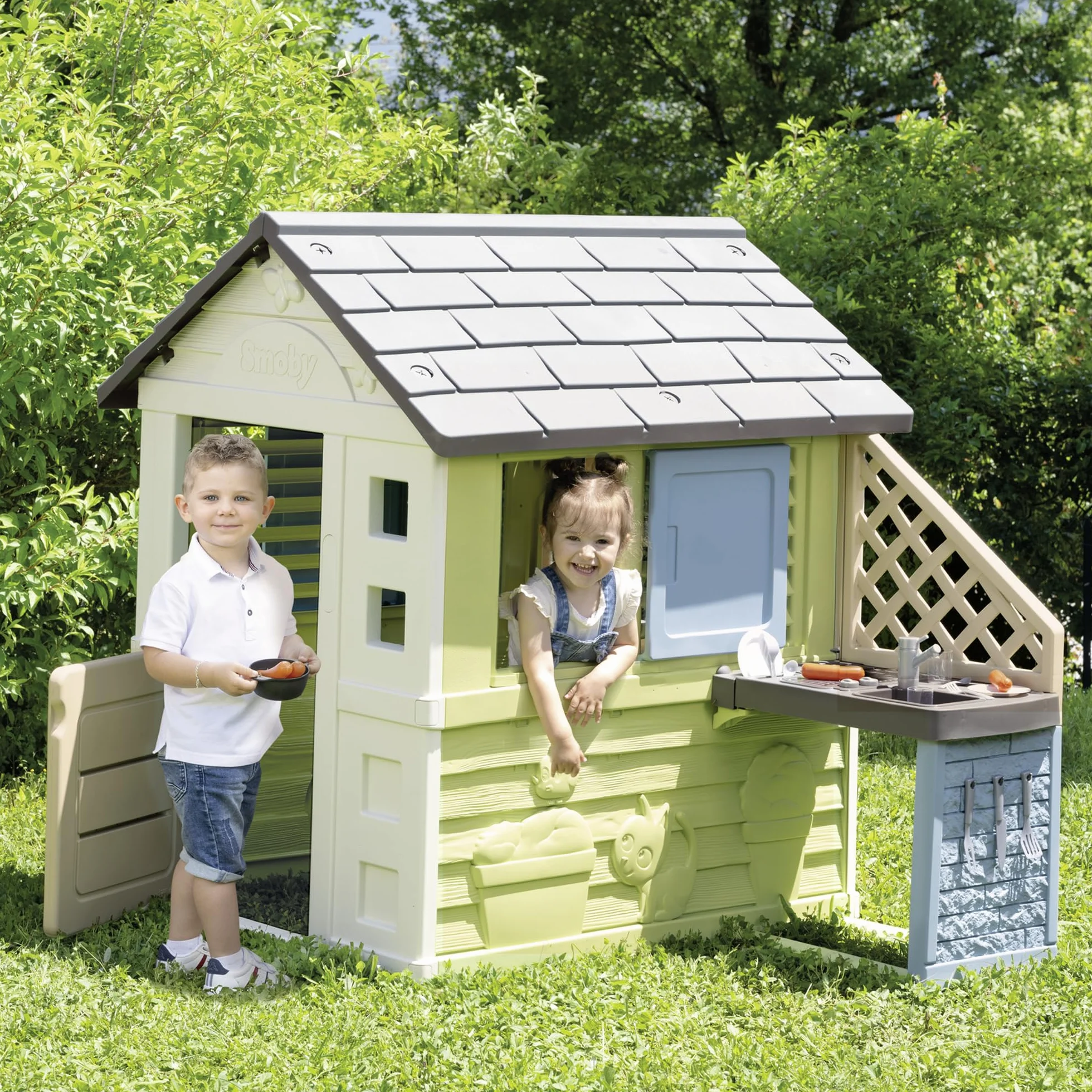 Smoby Life - Ładny domek + Letnia kuchnia - Płyta grillowa i zlew - Liczne akcesoria - Materiał z recyklingu - Od 2 lat - Wyprodukowano we Francji