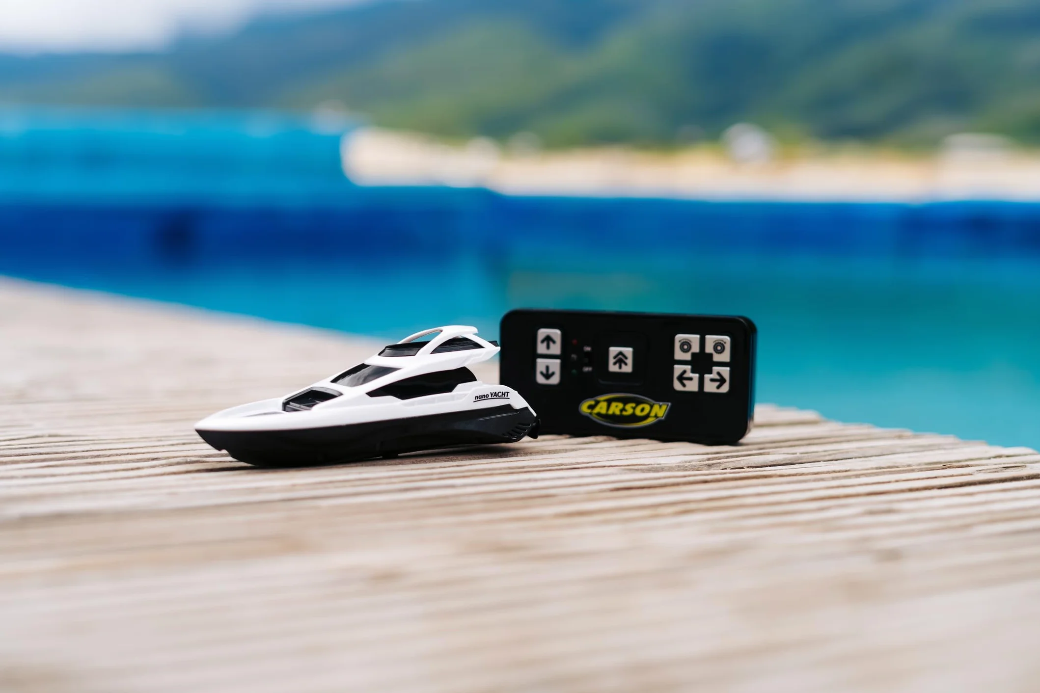 Carson 500108057 Nano Racer Yacht 2.4 GHz - łódź zdalnie sterowana, łódź RC, łódź zdalnie sterowana dla dzieci i dorosłych, w tym pilot zdalnego sterowania