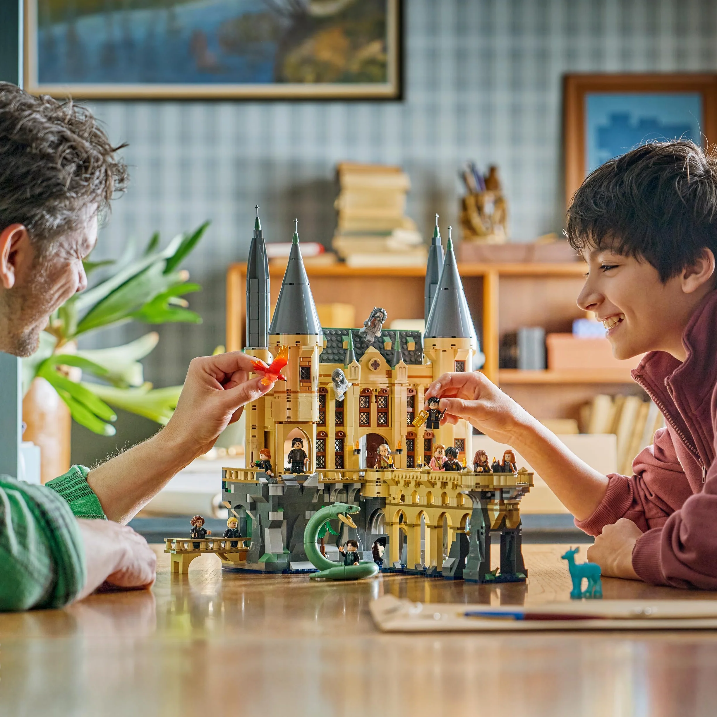 LEGO Harry Potter Zamek Hogwart: Wschodnie skrzydło, zabawka z filmu, zestaw konstrukcyjny dla dziecka, dekoracja do pokoju, pomysł na prezent dla chłopca lub dziewczynki od 10 lat 76473
