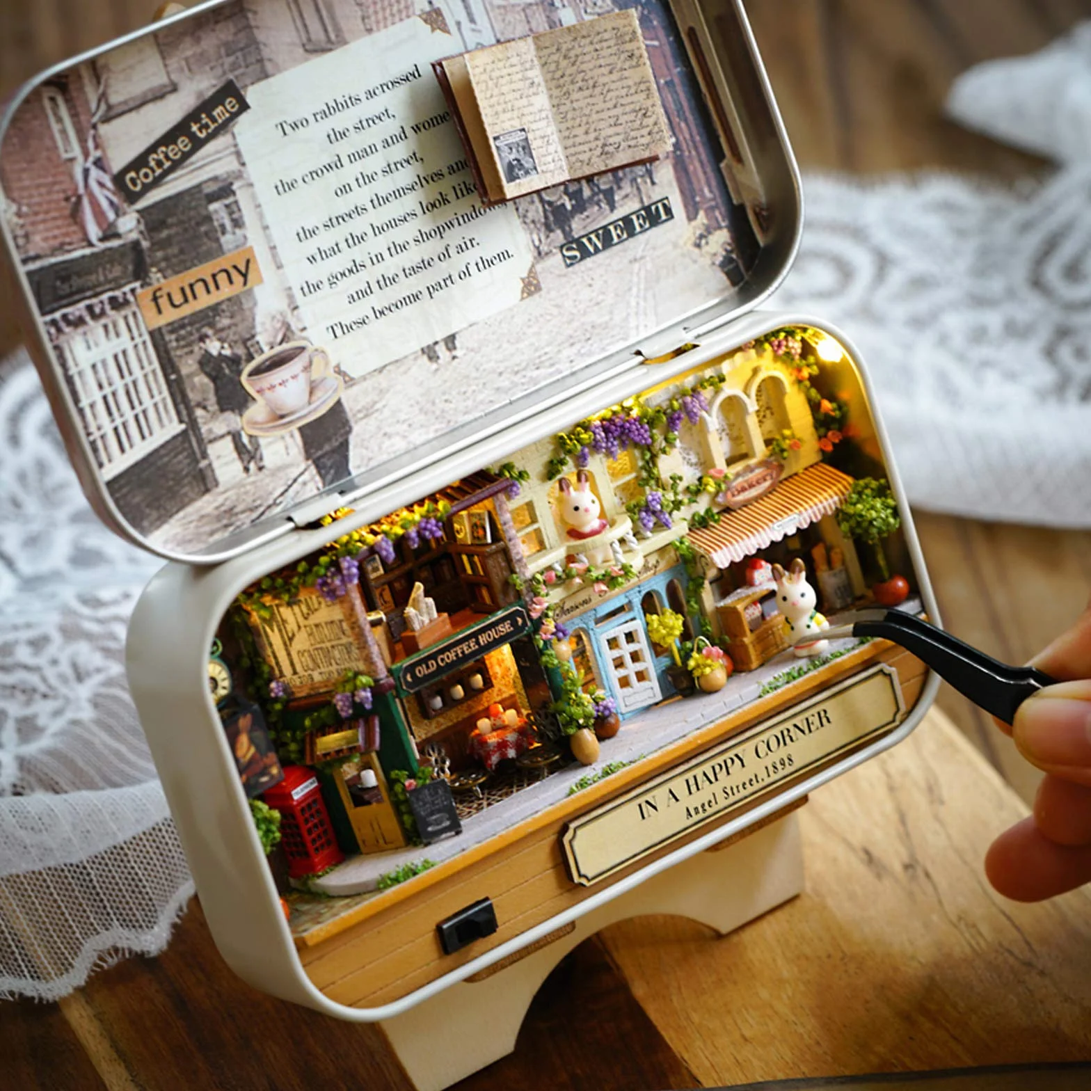 Cuteefun DIY Miniaturowe pudełko zestaw do budowy kina domowego Hnadmade Mini teatr w pudełku kreatywne rękodzieło prezenty dla kobiet (kącik przytulności)