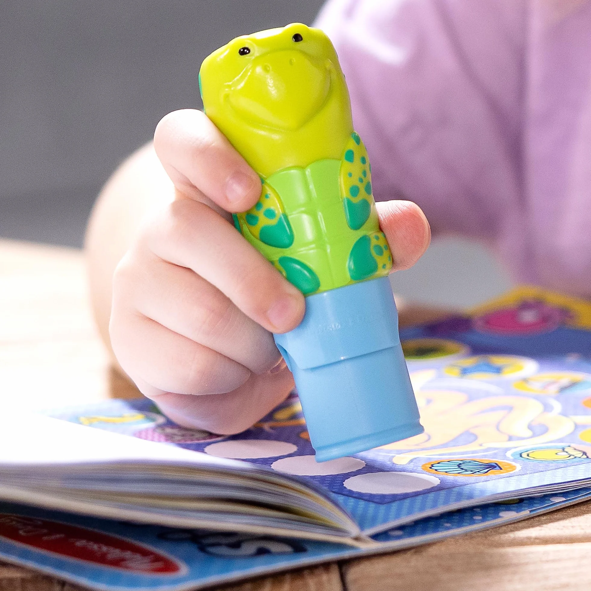Melissa & Doug Naklejka WOW 24-stronicowa podkładka do aktywności i stempel 300 naklejek sztuka i rzemiosło żółw morski