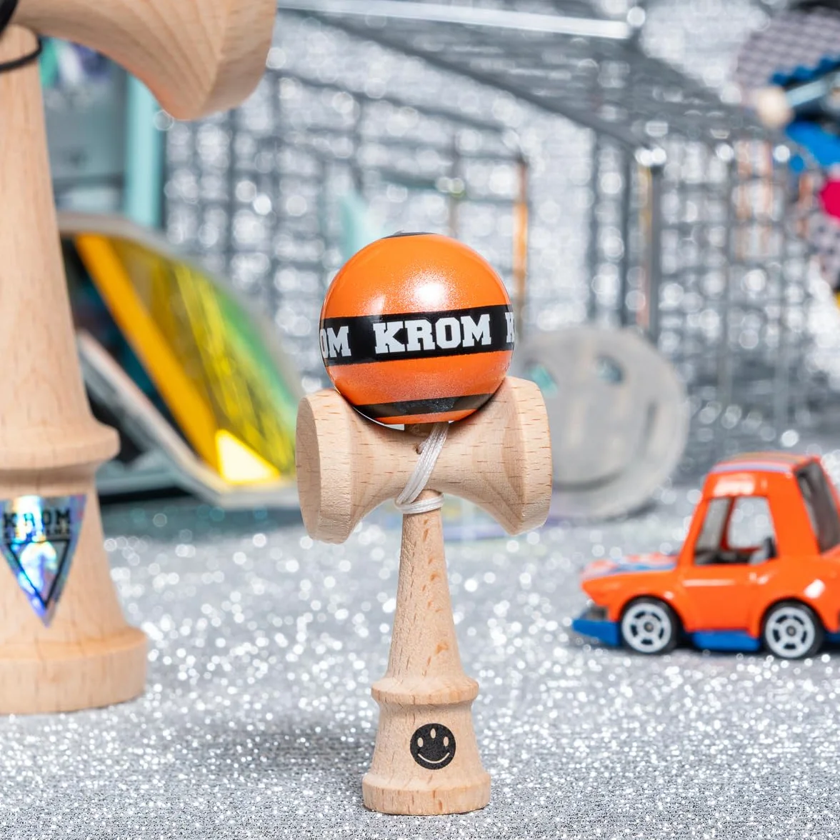KROM Kendama MIKRO Orange – Mini Kendama z drewna bukowego – w pełni grywalna – format kieszonkowy – dla początkujących i profesjonalistów