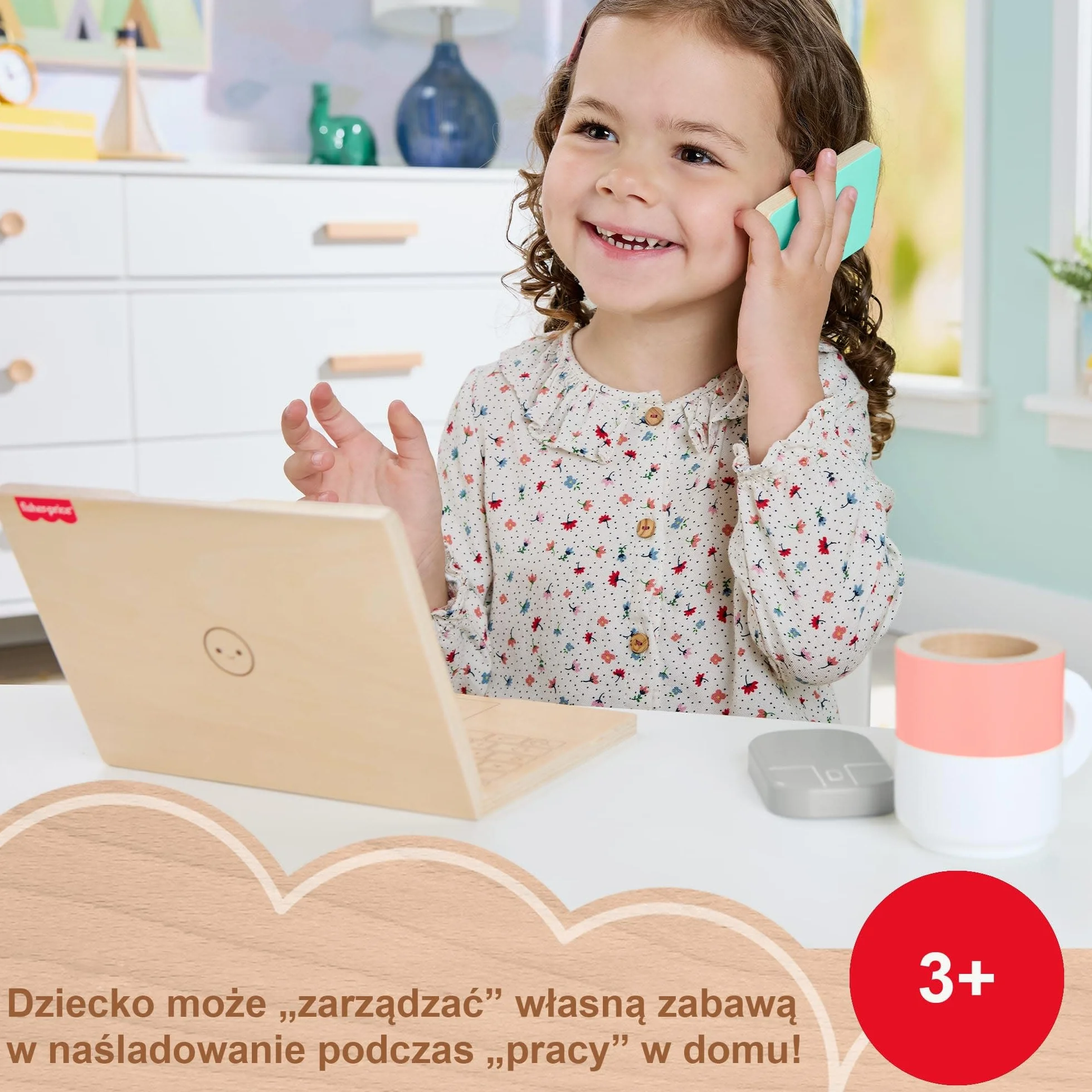 Fisher-Price Domowe biuro malucha Zestaw drewnianych zabawek z 9 elementami, w tym zabawka laptop i zabawka komórka do zabawy w naśladowanie dla dzieci od 3 roku życia, HXV11
