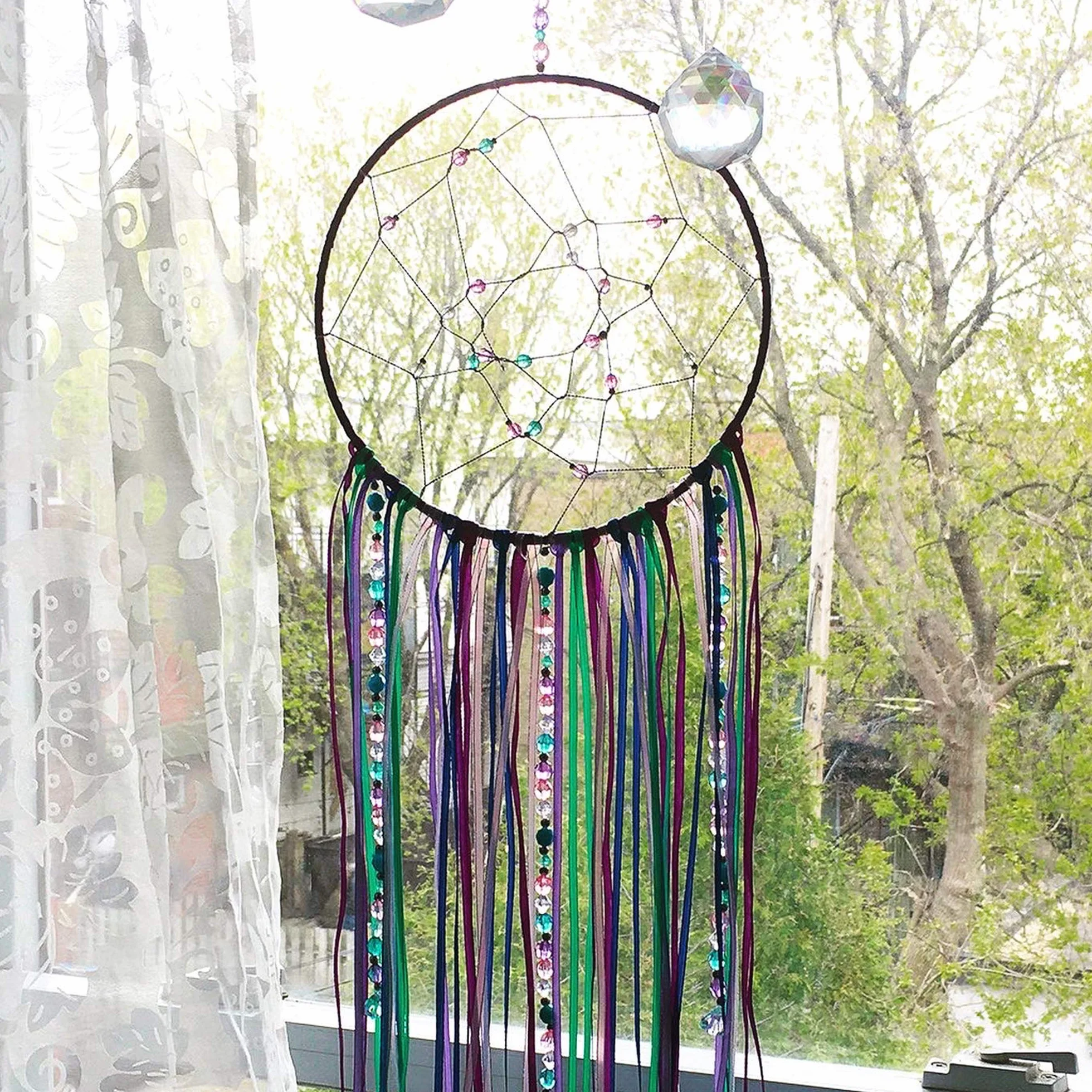 Make It Real – DIY Dreamcatcher. Make Your Own Dream Catcher Arts and Crafts Kit for Tween Girls. Includes Dream Catcher Hoop, Strings and Ribbons, Beads, Butterfly Pin and More