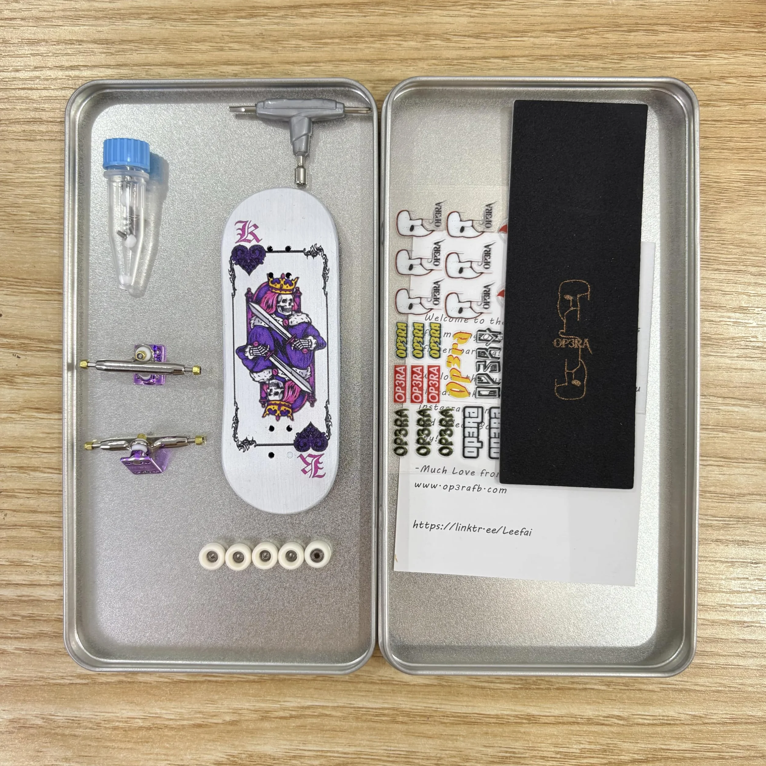 LEEFAI 34mm Pro Fingerboard Komplet 34x96mm, Deska z Drewna Maple, Grafika Drukowana UV - Pro Trucki Regularne słupki & 5 Koła z Łożyskami Uretanowymi - Op3ra V3 - Hearts of King