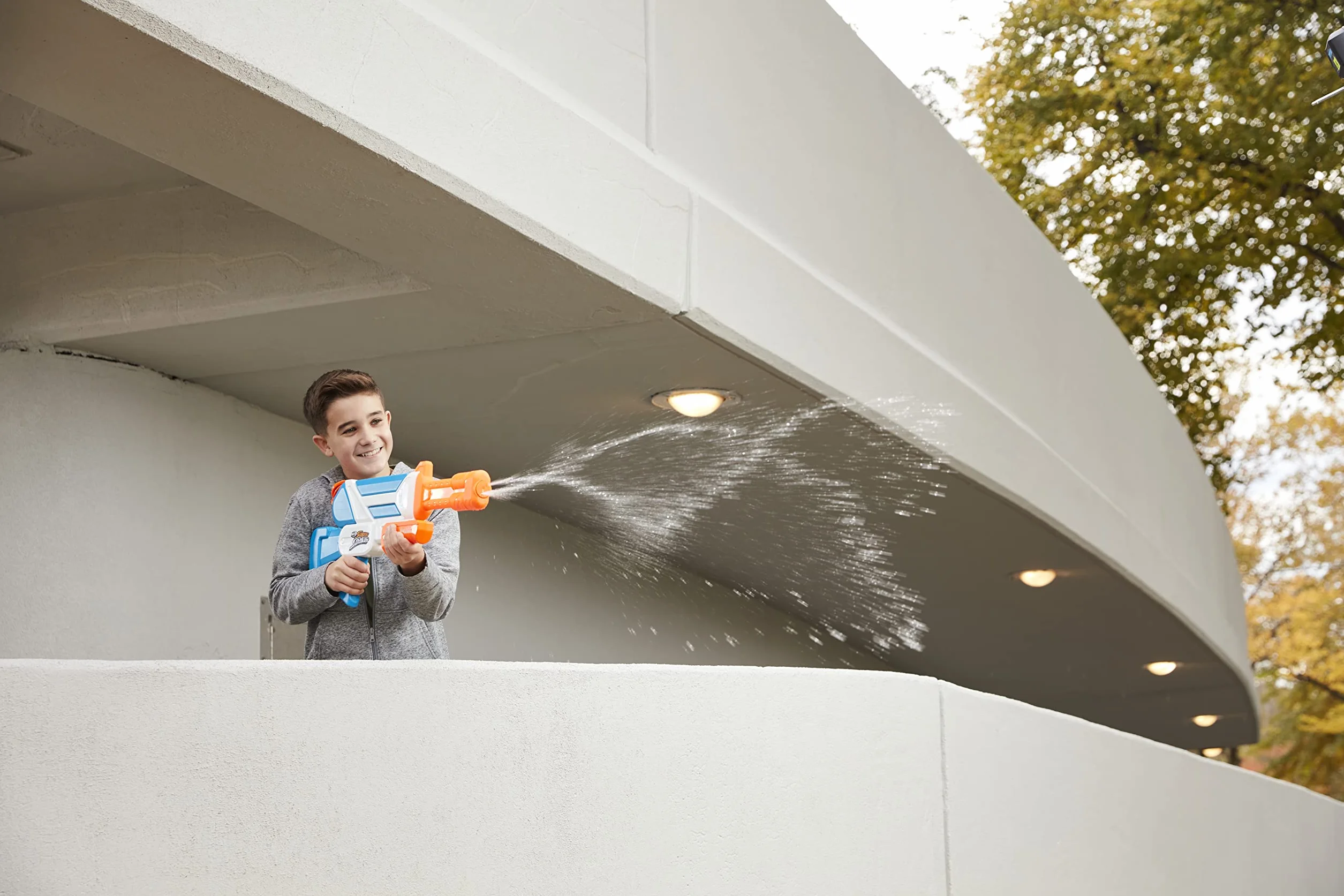Super Soaker Twister pistolet na wodę, przecinające się strumienie wody, funkcja pompowania, duży zbiornik na wodę o pojemności 1 l, łatwe napełnianie