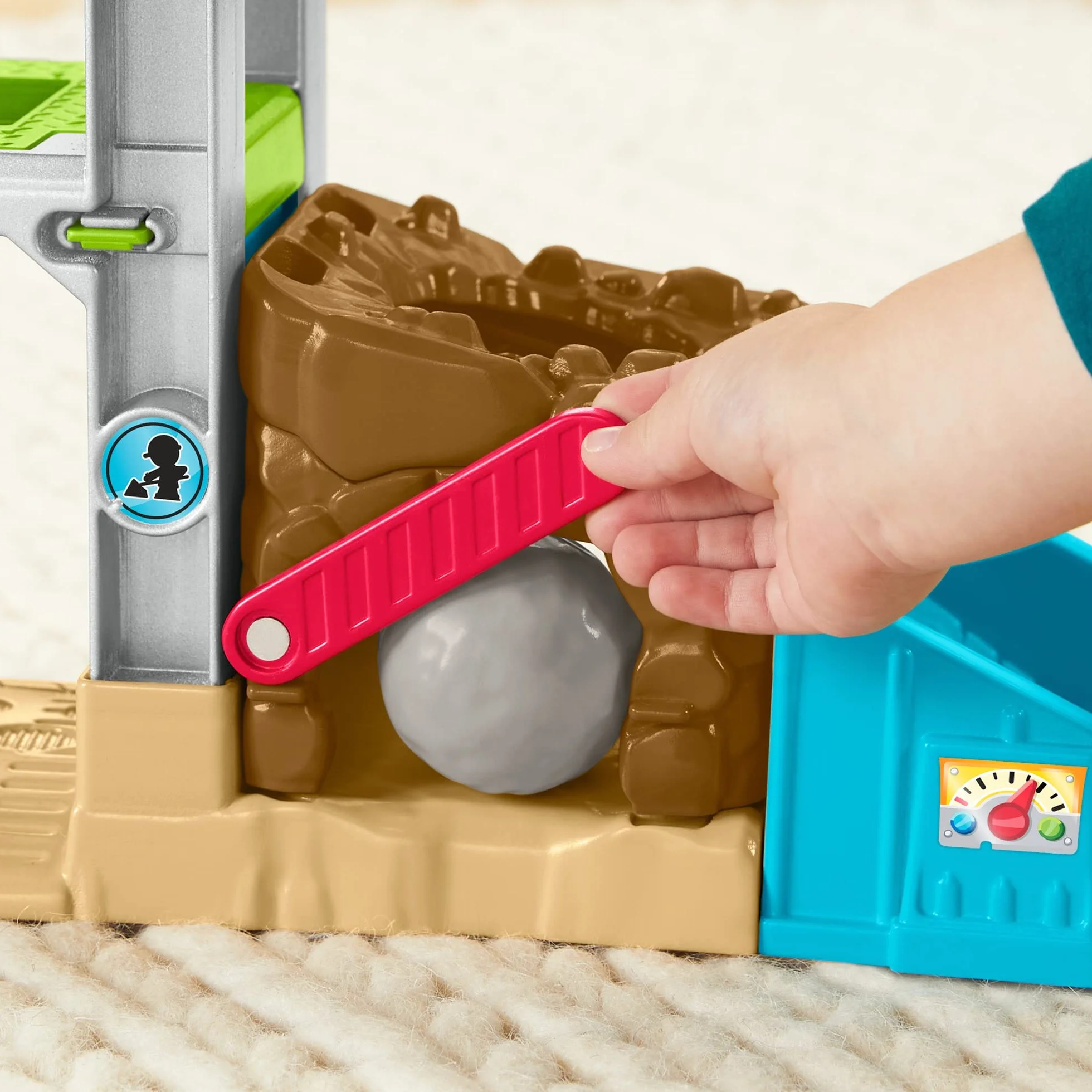 Fisher-Price Little People Plac budowy Zestaw z dźwiękiem, muzyczny zestaw do zabawy z wywrotką i 2 figurkami, dla przedszkolaków i młodszych dzieci, HCJ64