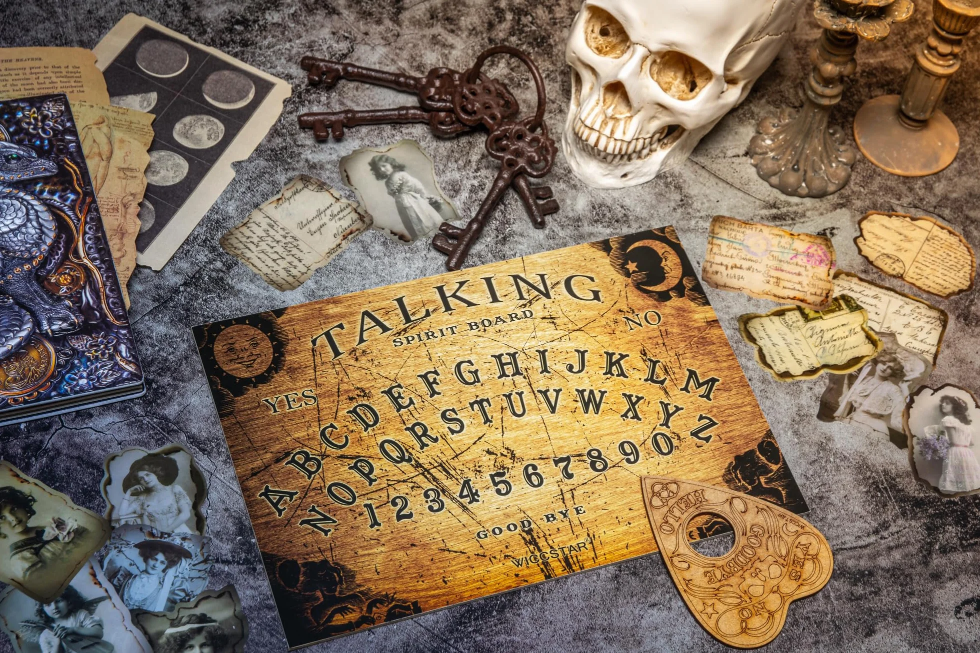 Drewniana deska Ouija – deska czarownicy ze szczegółową instrukcją (może nie być dostępna w języku polskim)