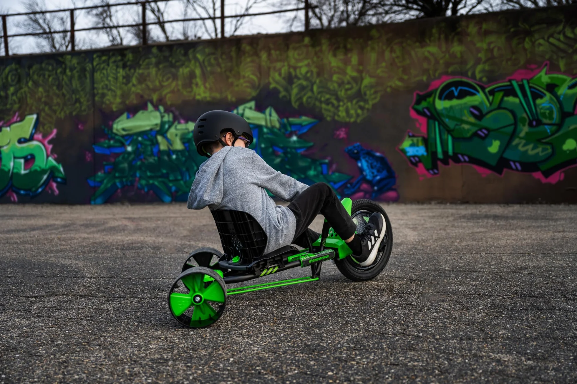 Huffy Green Machine 40 cm Drift Trike, elegancka, ergonomiczna konstrukcja, regulowane siedzisko, rower dryfujący dla dzieci w wieku 5-8 lat, maksymalna waga 36 kg, hamulec nożny