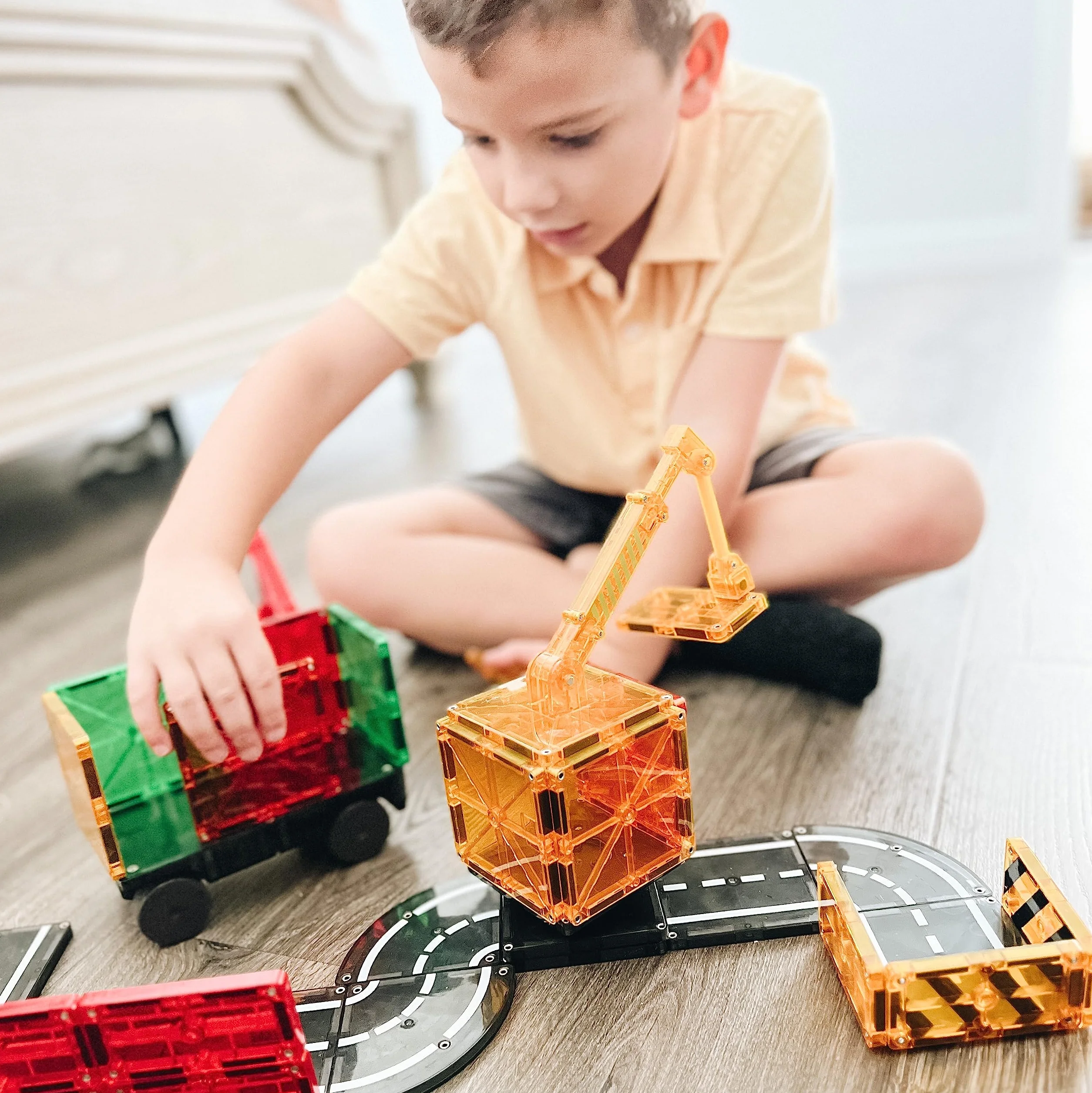 Magna-Tiles Budowniczy 32-częściowy zestaw, oryginalne magnetyczne płytki budowlane do kreatywnej zabawy otwartej, zabawki edukacyjne dla dzieci w wieku 3 lat + (32 sztuki) (21632)