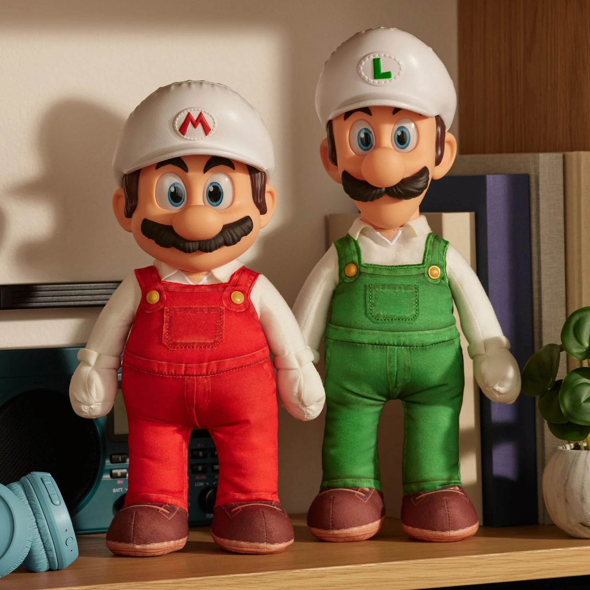 Pluszowa figurka Luigi Fire Poseable z filmu Super Mario Galaxy, 38 cm, oficjalna licencja Jakks Pacific, pluszowa figurka z rzeźbioną głową Roto, kolekcjonerska figurka Nintendo, 3+