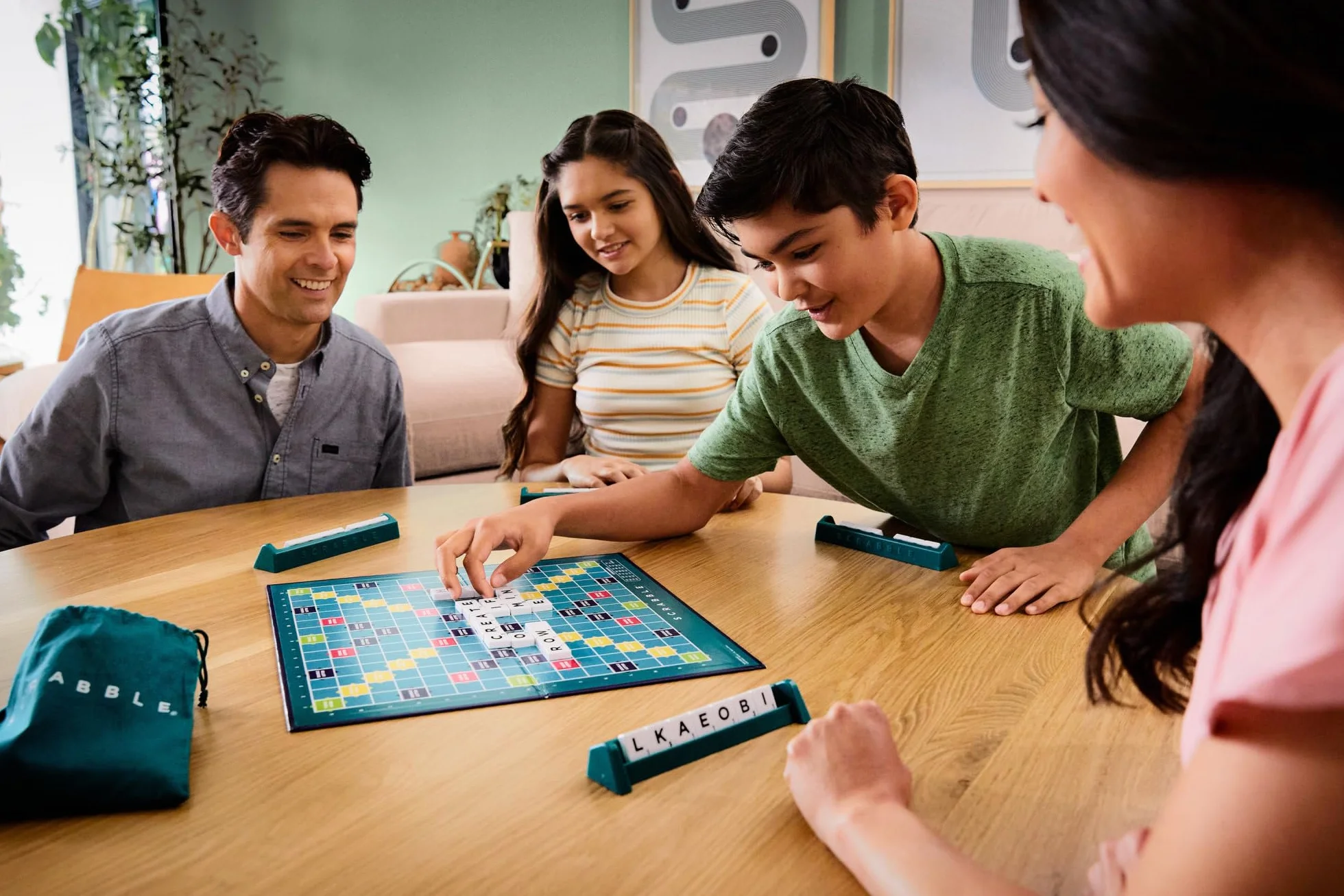 Scrabble Crossword - Classic Board Game - 100 Letter Tiles - 4 Racks - 1 Letter Bag - Instructions Included - for 2 to 4 Players - Gift For Kids 10 +, Y9592, Pack of 1