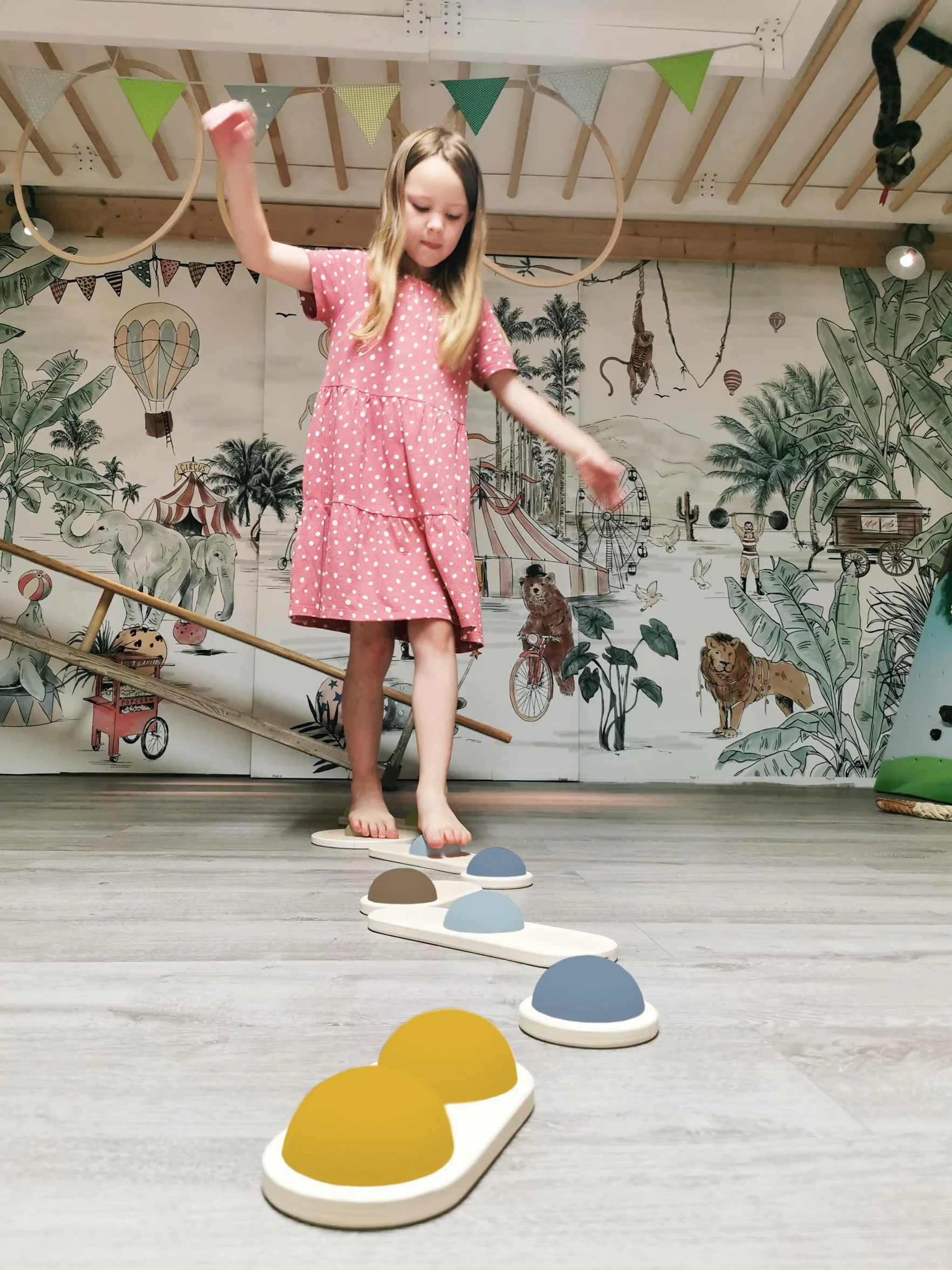 small foot Drewniane kamienie balansowe antypoślizgowe zabawki od 3 lat wielokolorowe