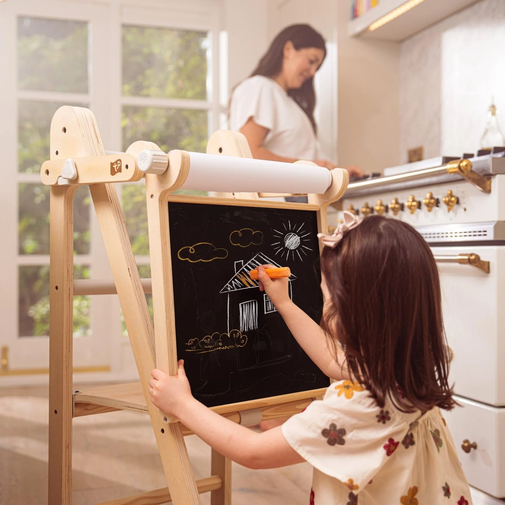 TP Toys Active Tots Wooden Easel Accessory – tablica kredowa i papierowa przewijana do kreatywnej gry