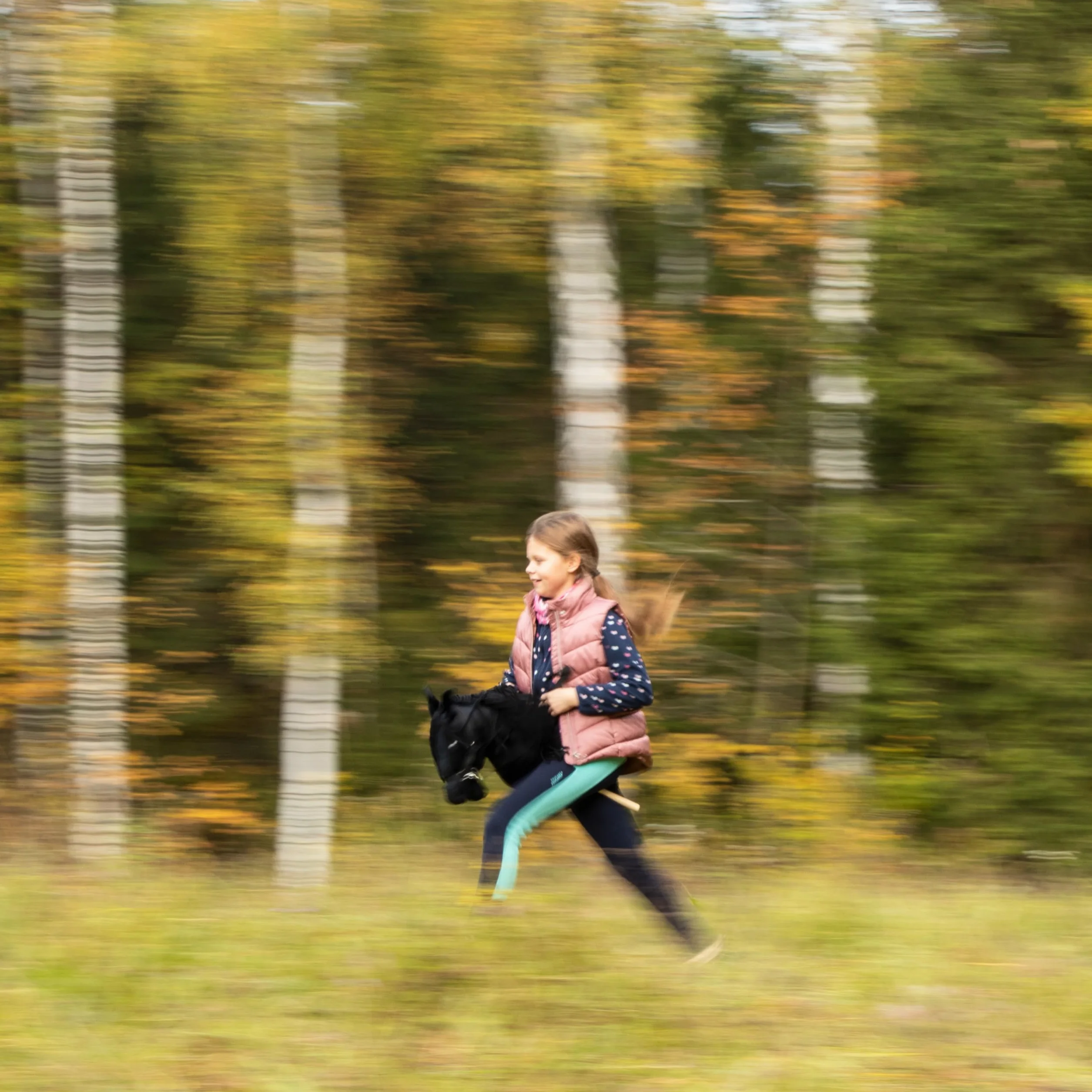 SKIPPI Hobby Horse, Czarny Koń na Kiju, Konik na Patyku, Duży A3, Kantar i Wodze w Zestawie, Hobby Horsing, prezent dla Dziewczynki, dla Dziecka