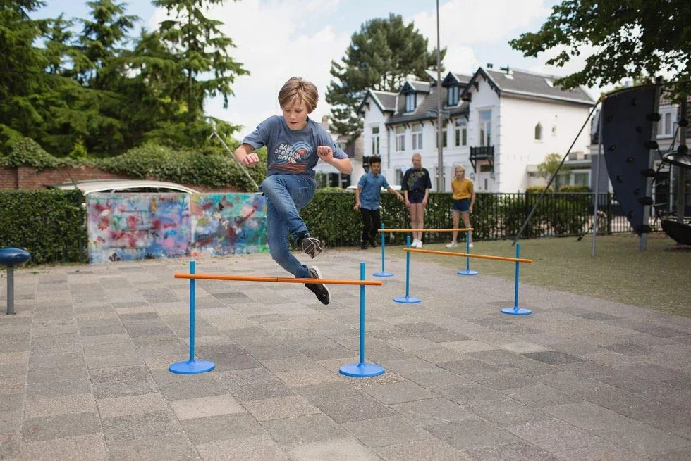 BS Toys Gry z przeszkodami, przeszkody dla dzieci do skakania, parkour dla dzieci na zewnątrz, nadaje się do użytku wewnątrz i na zewnątrz, od 6 lat, regulowana przez przeszkody w lekkiej atletyce,
