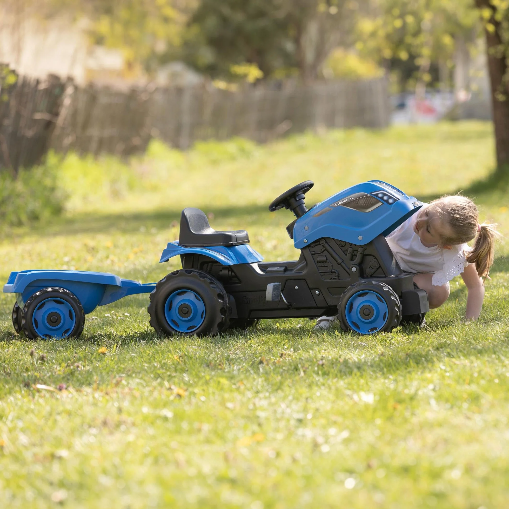 Smoby - Farmer XL Niebieski Traktor + Przyczepa - Traktor na pedały dla dzieci - Regulowane siedzenie - Kierownica z klaksonem - Otwierana maska - Od 3 lat - Wyprodukowano we Francji