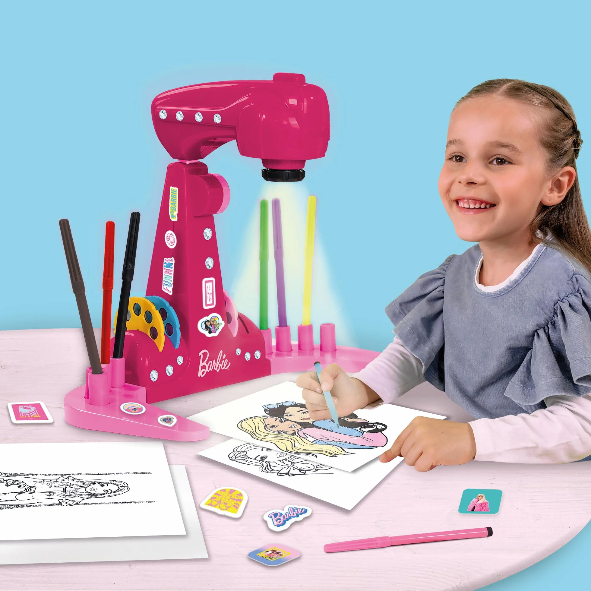 Lisciani - Barbie Projector Drawing School - Edukacyjna zabawka do rysowania i kolorowania dla dzieci od 4 lat - kreatywny zestaw do rysowania LED - Aktywność bez ekranu i tabletu - Dobra motoryka i