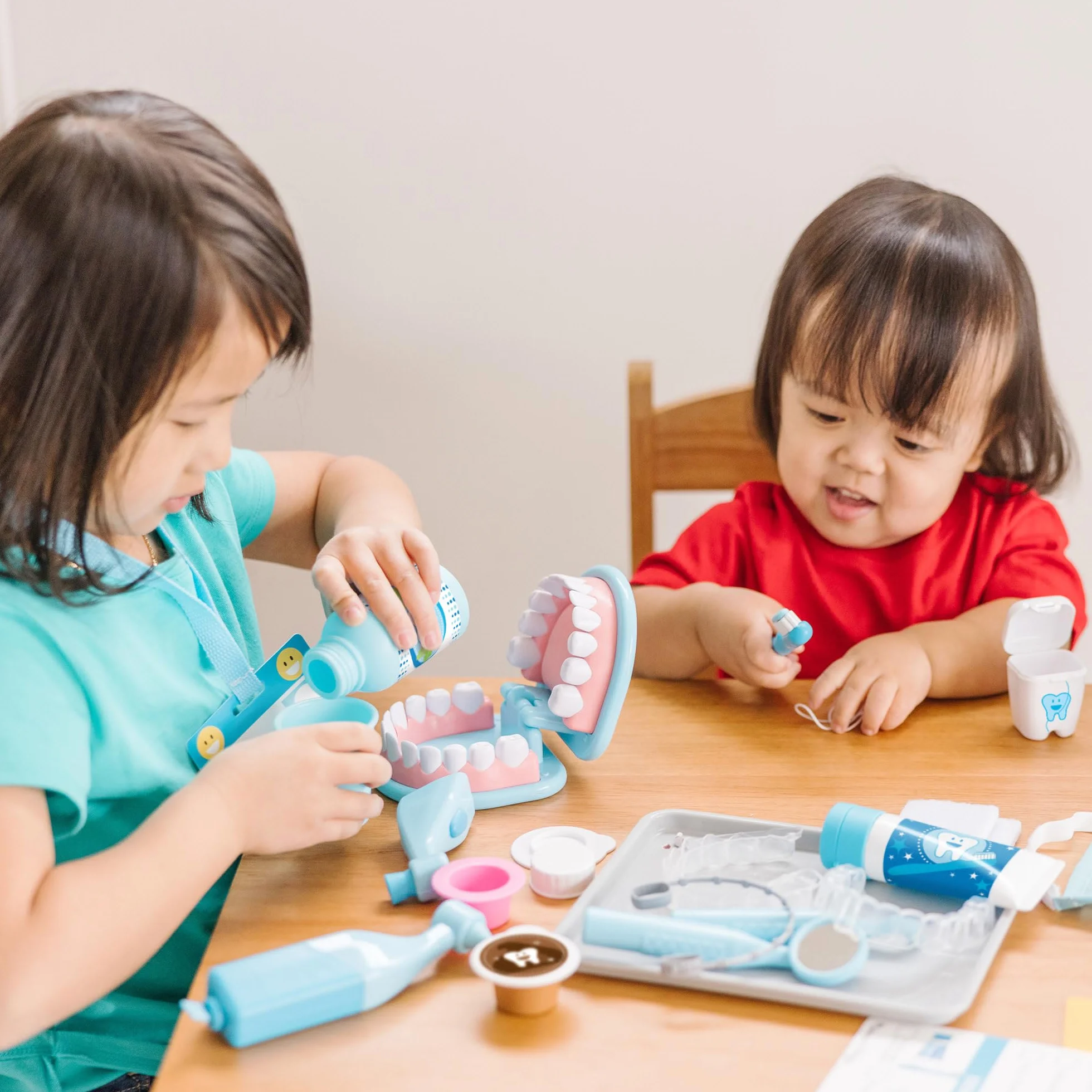 Melissa & Doug Zabawka zestaw dentysty, Drewniana zabawka, Zabawa w udawanie, Zabawki dentystyczne dla dzieci, Zabawki stomatologiczne, Montessori, 3+ lat, prezent dla chłopca lub dziewczynki
