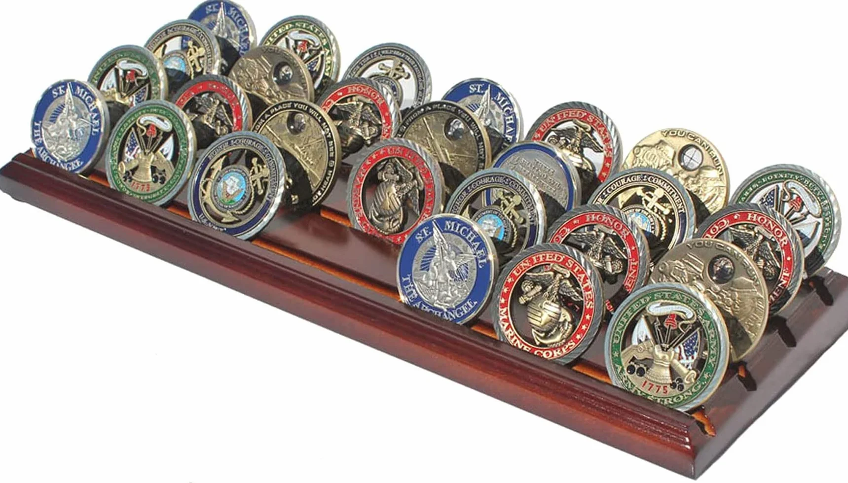 DisplayGifts Challenge stojak na monety 4-rzędowy drewniany uchwyt stojak etui mieści 28 monet wykończenie orzechowe