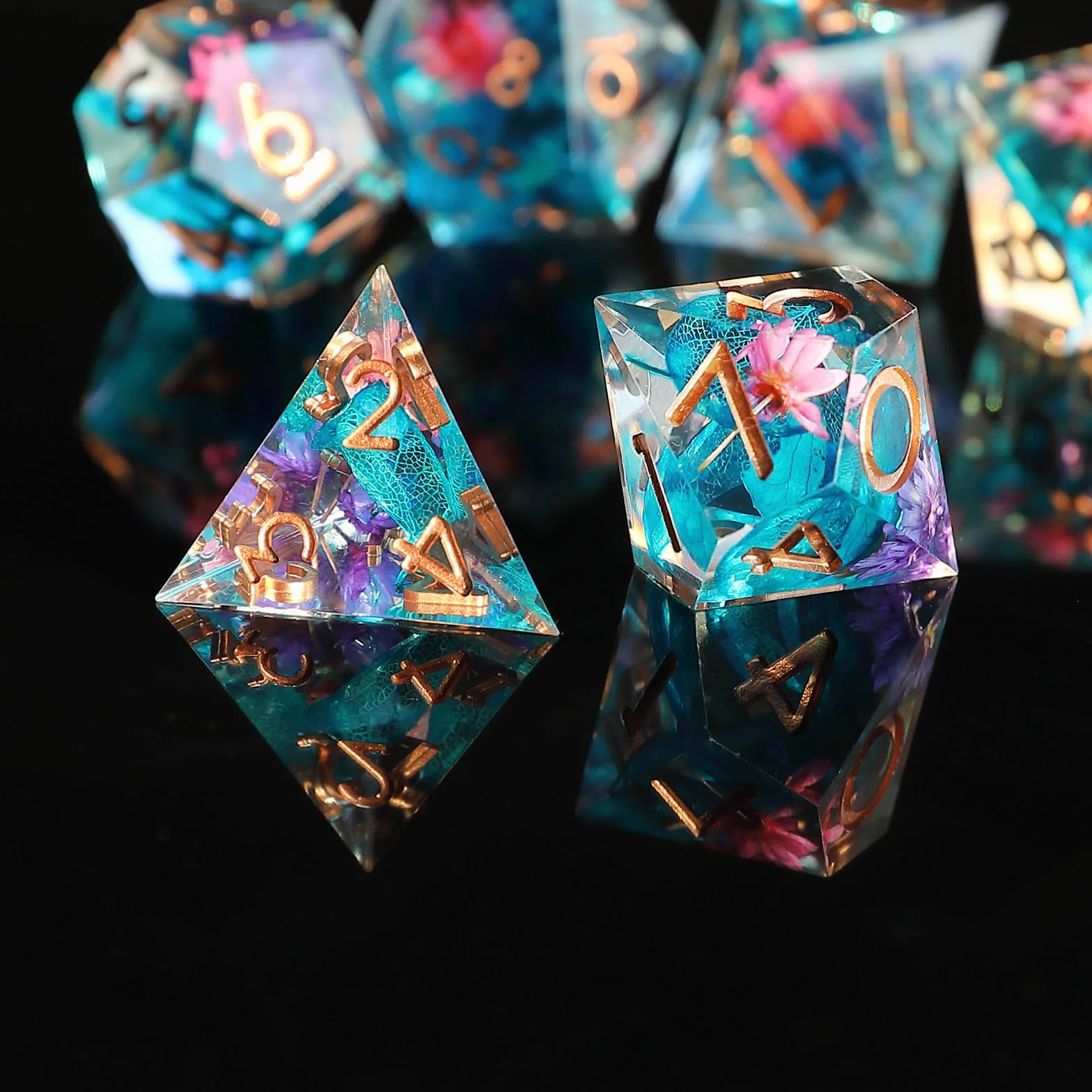 Flower DND Dice Set 7 szt. D4 D6 D8 D10 D12 D20 D% wielościenne ręcznie robione kości D&D z żywicy do lochów i smoków Pathfinder Roll Playing Table Games RPG MTG Games with Gift Box