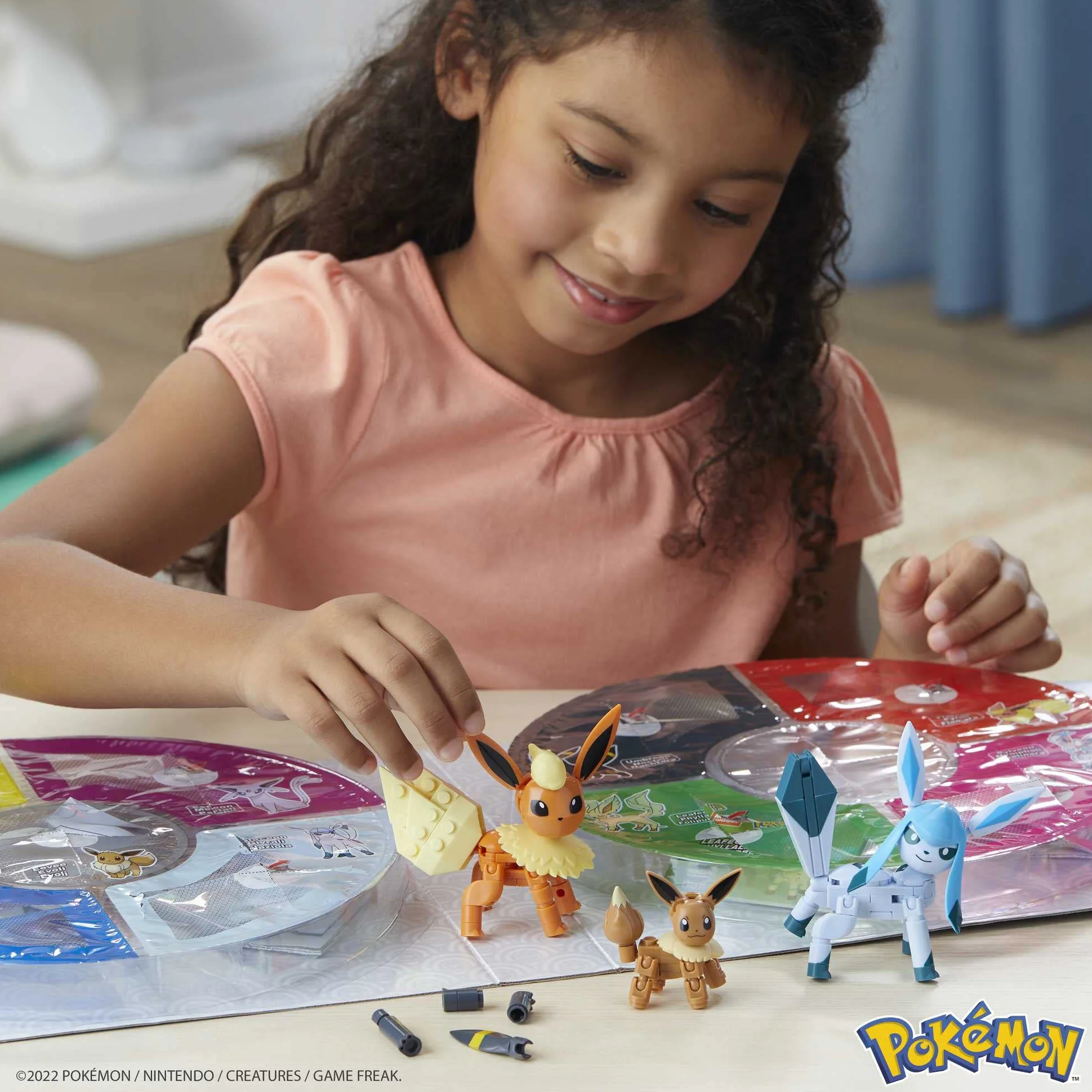 MEGA Pokémon Wszystkie ewolucje Eevee, zestaw konstrukcyjny z figurkami Vaporeon, Jolteon, Flareon, Espeon, Umbreon, Leafeon, Glaceon, Sylveon, 470 elementów, dla dzieci od 6 roku życia, GFV85