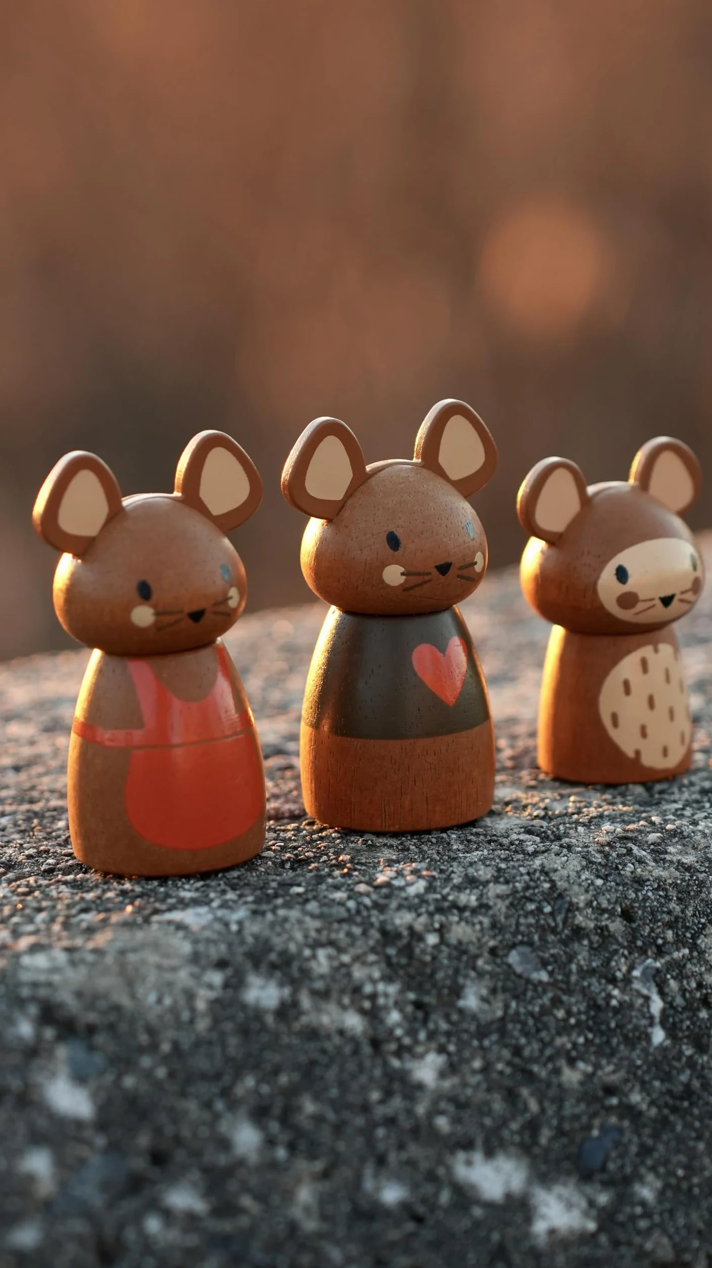 Tender Leaf Toys - Grosz wiatrak - Uroczy drewniany obrotowy wiatrak z rodziną zabawkowych myszy i akcesoriów, pomysłowa zabawka-rozwijanie kreatywnego opowiadania historii -