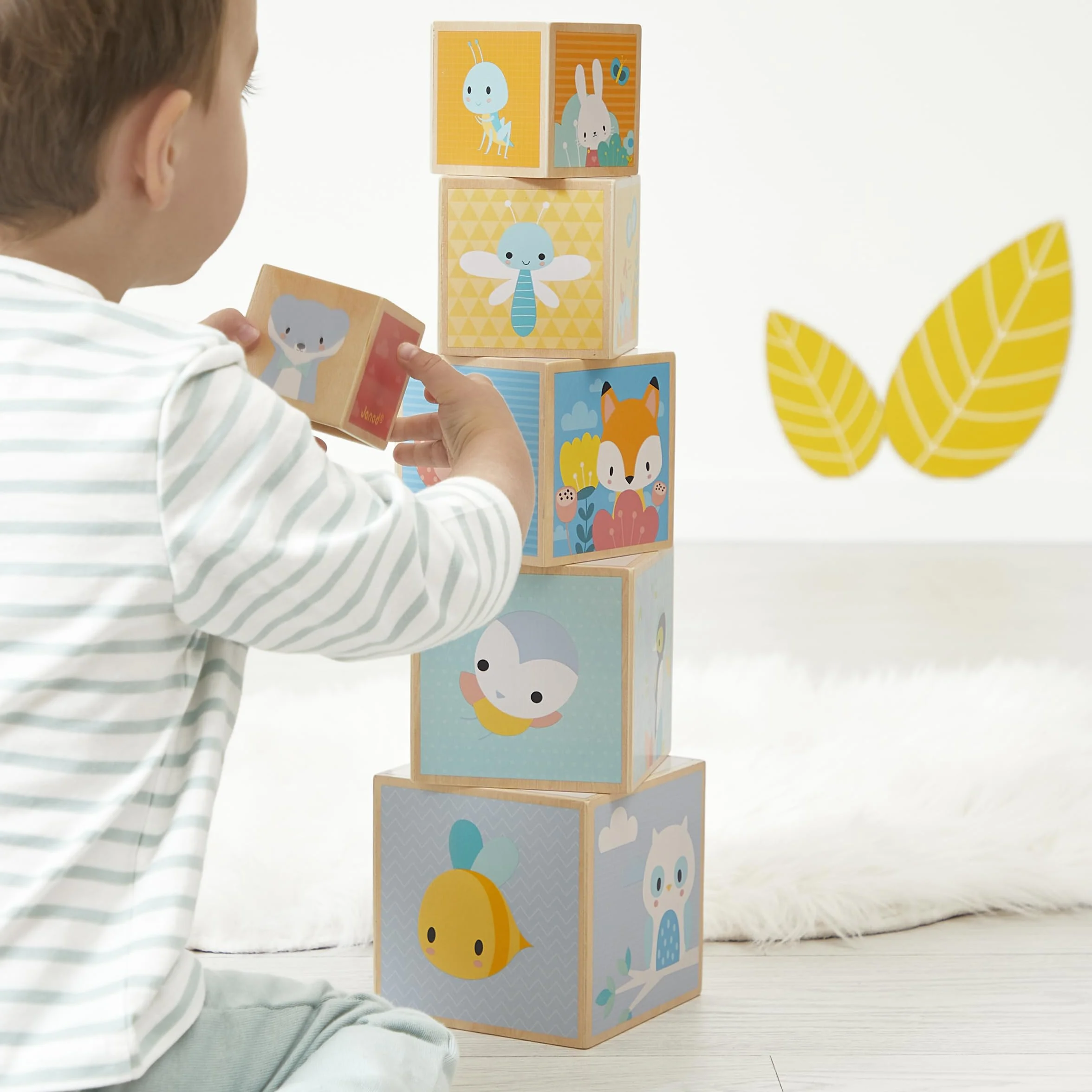 Janod Pyramide en Bois d'Éveil-6 Cubes à Empiler-Jouet d'Empilement d'Encastrement-Développe Dextérité et Imagination-Premier âge-da 12 miesięcy, J05147