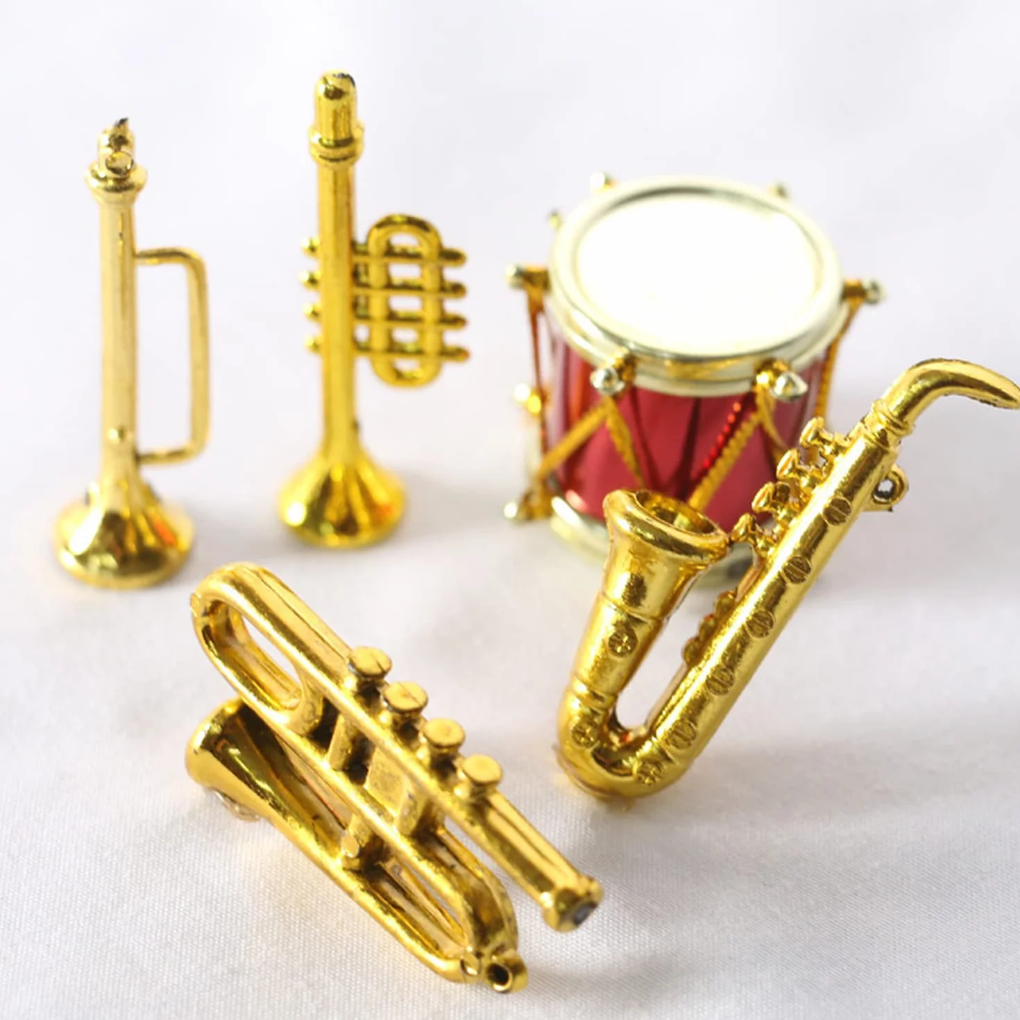 13 uroczych i ciekawych zestawów mini instrumentów muzycznych, modele z tworzywa sztucznego, np. gitary, fortepian, perkusja