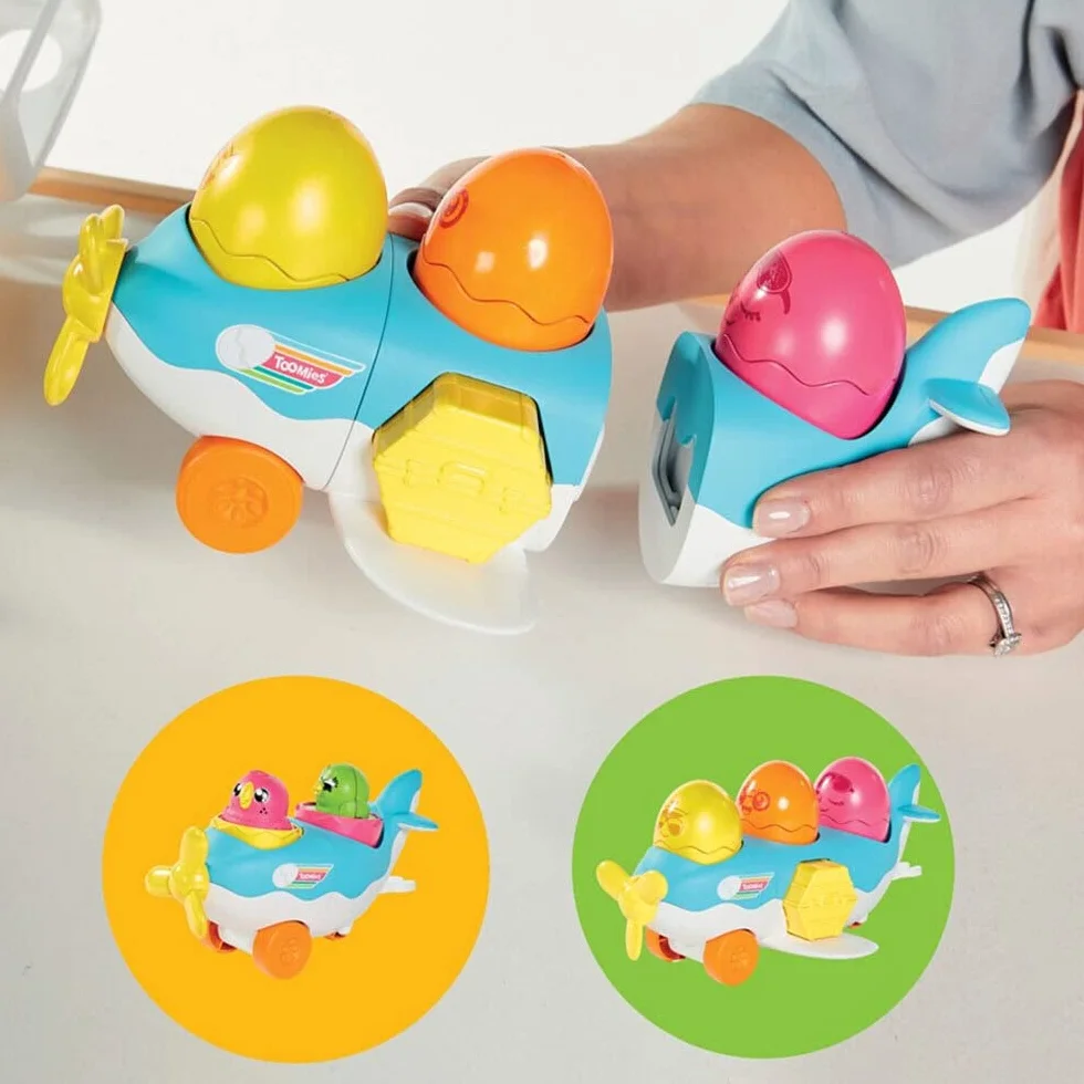 Toomies TOMY Hide and Squeak 2 w 1 Load and Go Plane zabawka dla niemowląt, zabawka edukacyjna dla niemowląt, zabawki muzyczne z kolorami i dźwiękami, dla chłopców i dziewcząt w wieku 1, 2 i 3 lat