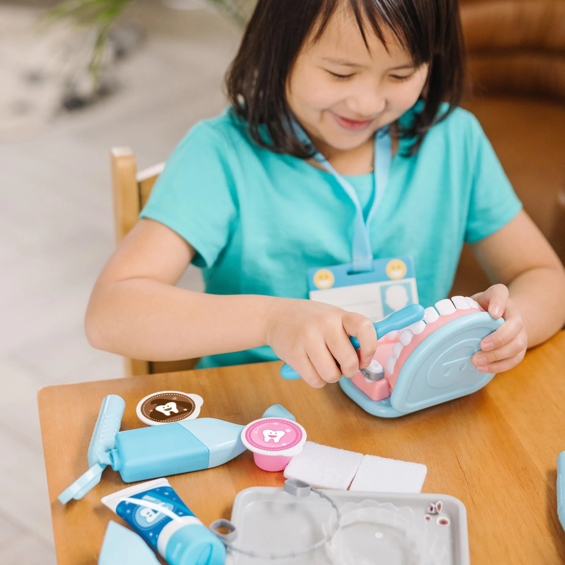 Melissa & Doug Zabawka zestaw dentysty, Drewniana zabawka, Zabawa w udawanie, Zabawki dentystyczne dla dzieci, Zabawki stomatologiczne, Montessori, 3+ lat, prezent dla chłopca lub dziewczynki