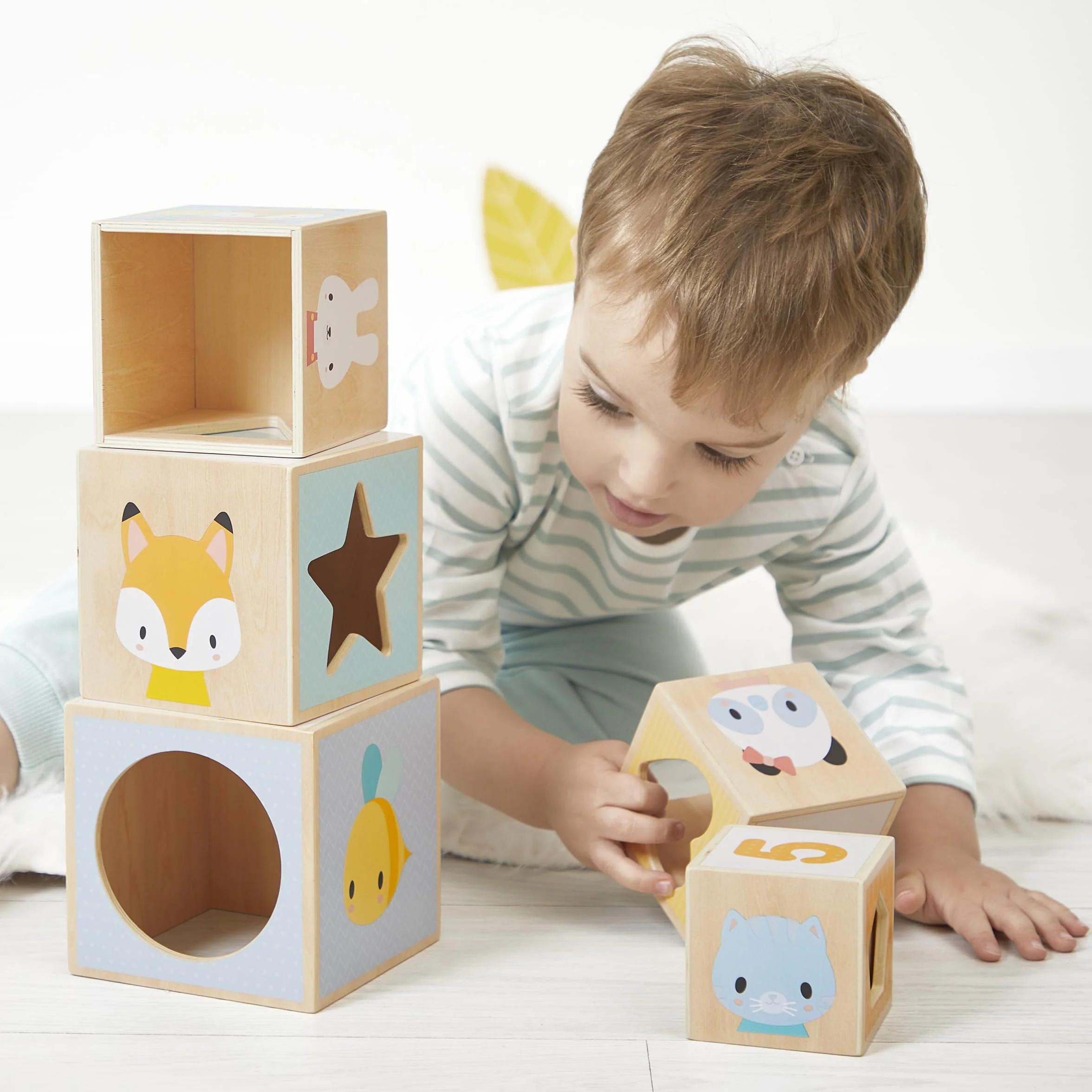 Janod Pyramide en Bois d'Éveil-6 Cubes à Empiler-Jouet d'Empilement d'Encastrement-Développe Dextérité et Imagination-Premier âge-da 12 miesięcy, J05147