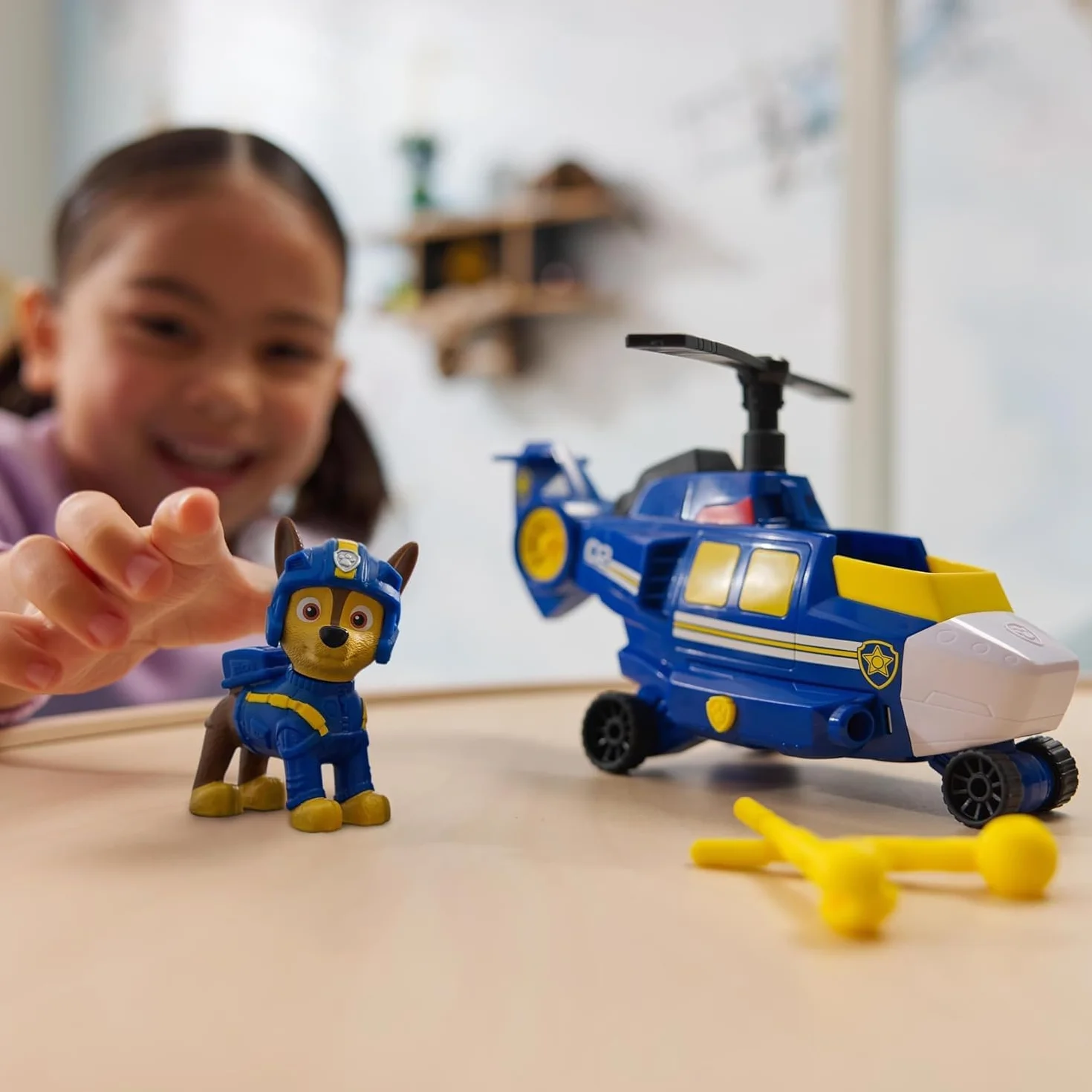 Psi Patrol: Figurka Chase'a z serii Air Rescue, figurka i helikopter z wyrzutnią pocisków i 2 pociskami