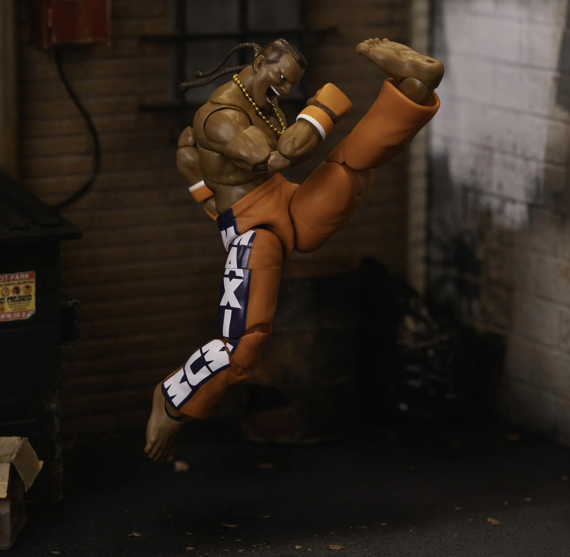 Jada Toys Street Fighter figurka DEE Jay 15 cm ruchoma kolekcjonerska z alternatywną głową i akcesoriami
