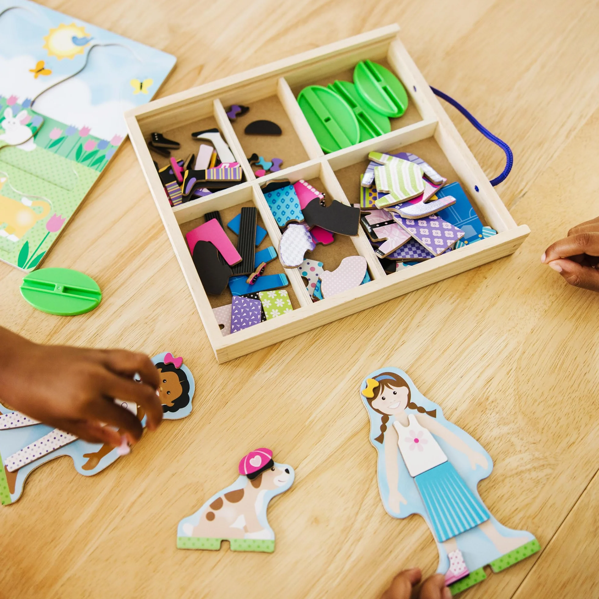 Melissa & Doug Magnetyczne Przebieranki Drewniane Laleczki Zestaw 78 Elementów